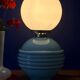 Lampe à poser vintage en opaline bleu et blanche
