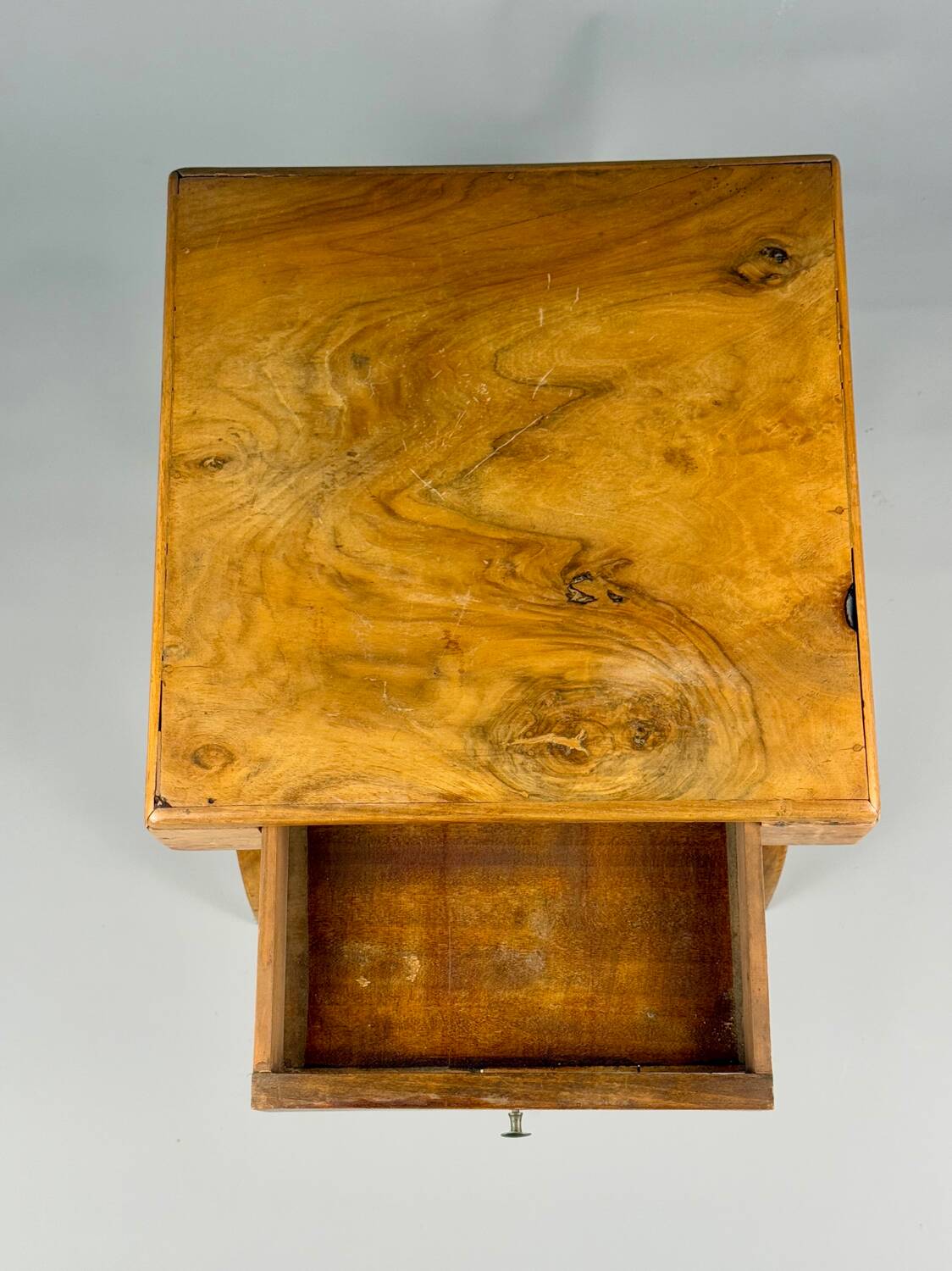 Vintage side table in solid wood with drawer