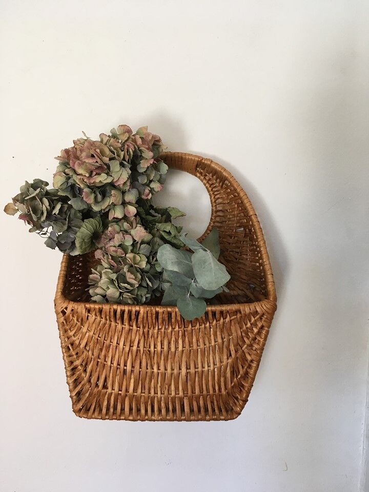 Wicker wall basket