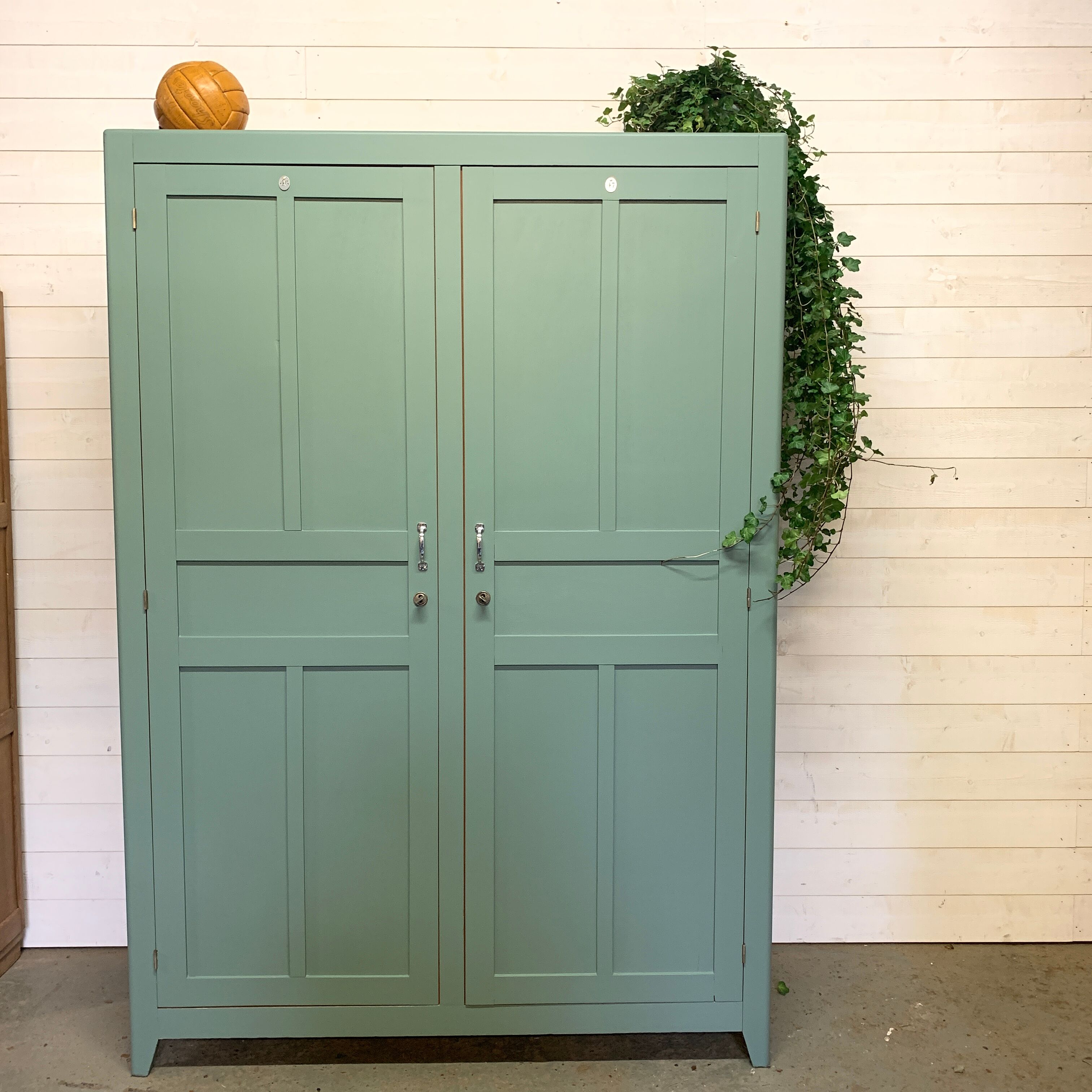 Armoire parisienne