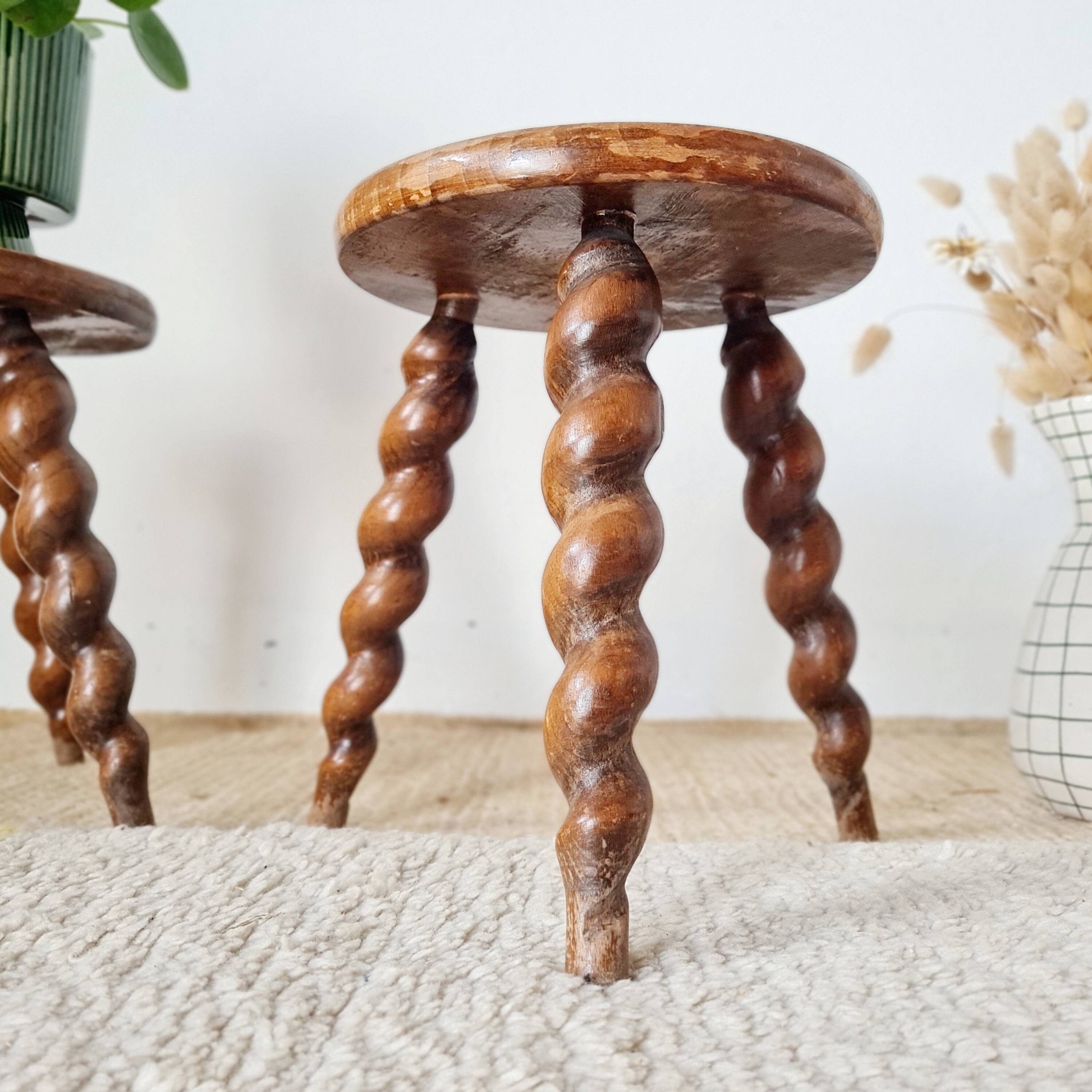 Paire de sellettes tripodes vintage en bois torsadé - tabourets