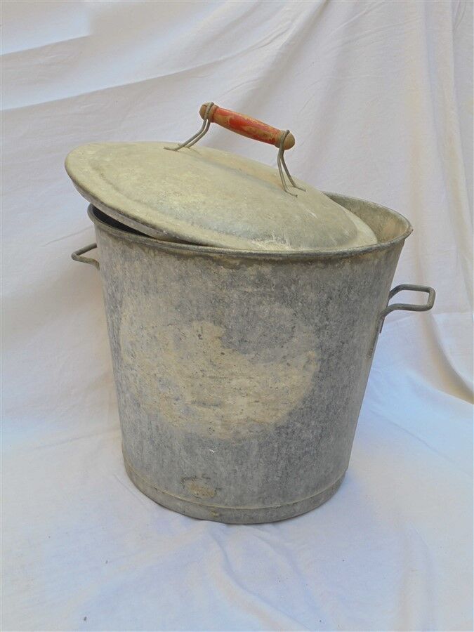 Zinc laundry pot