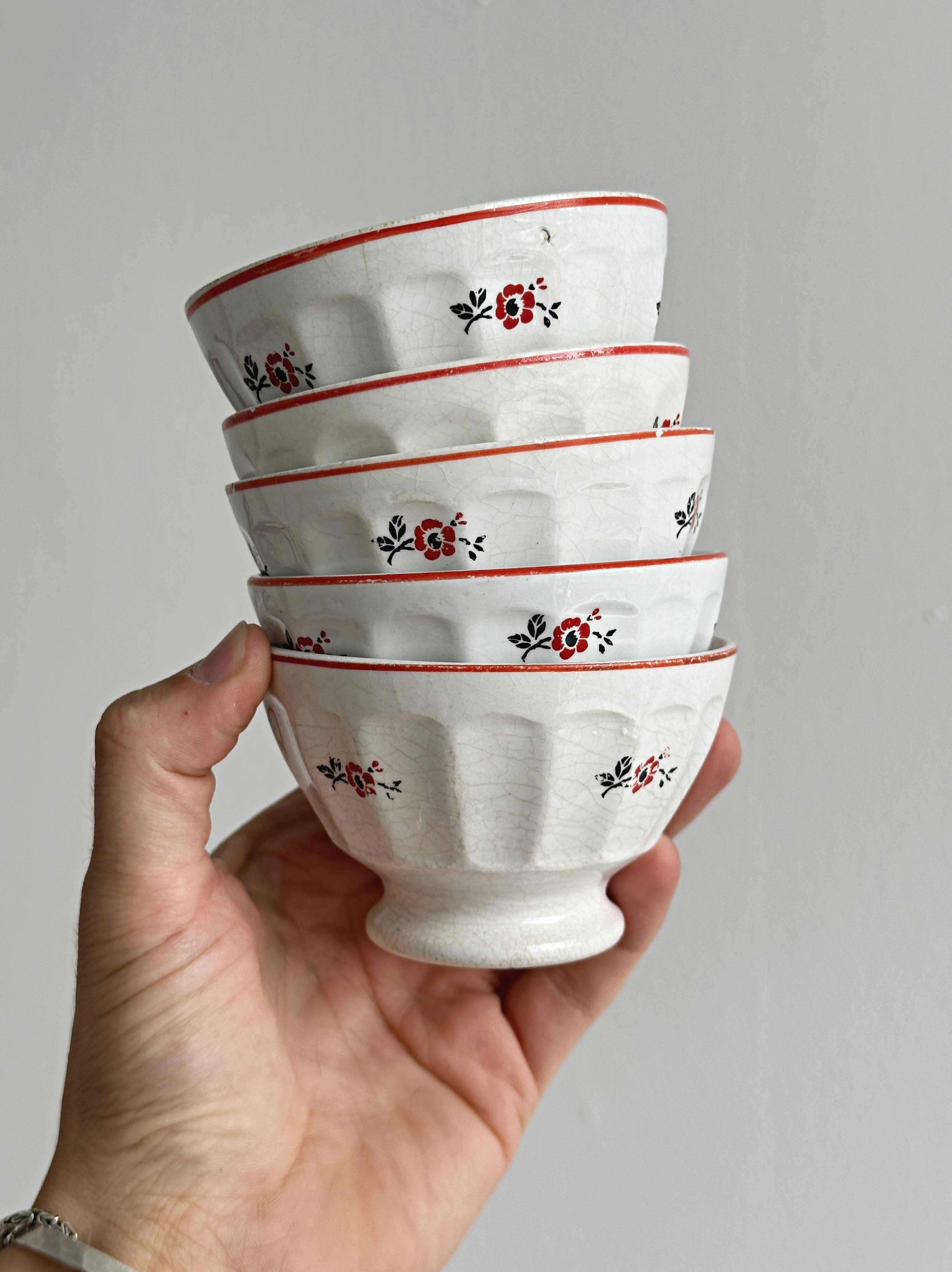 Set of 5 small ceramic bowls