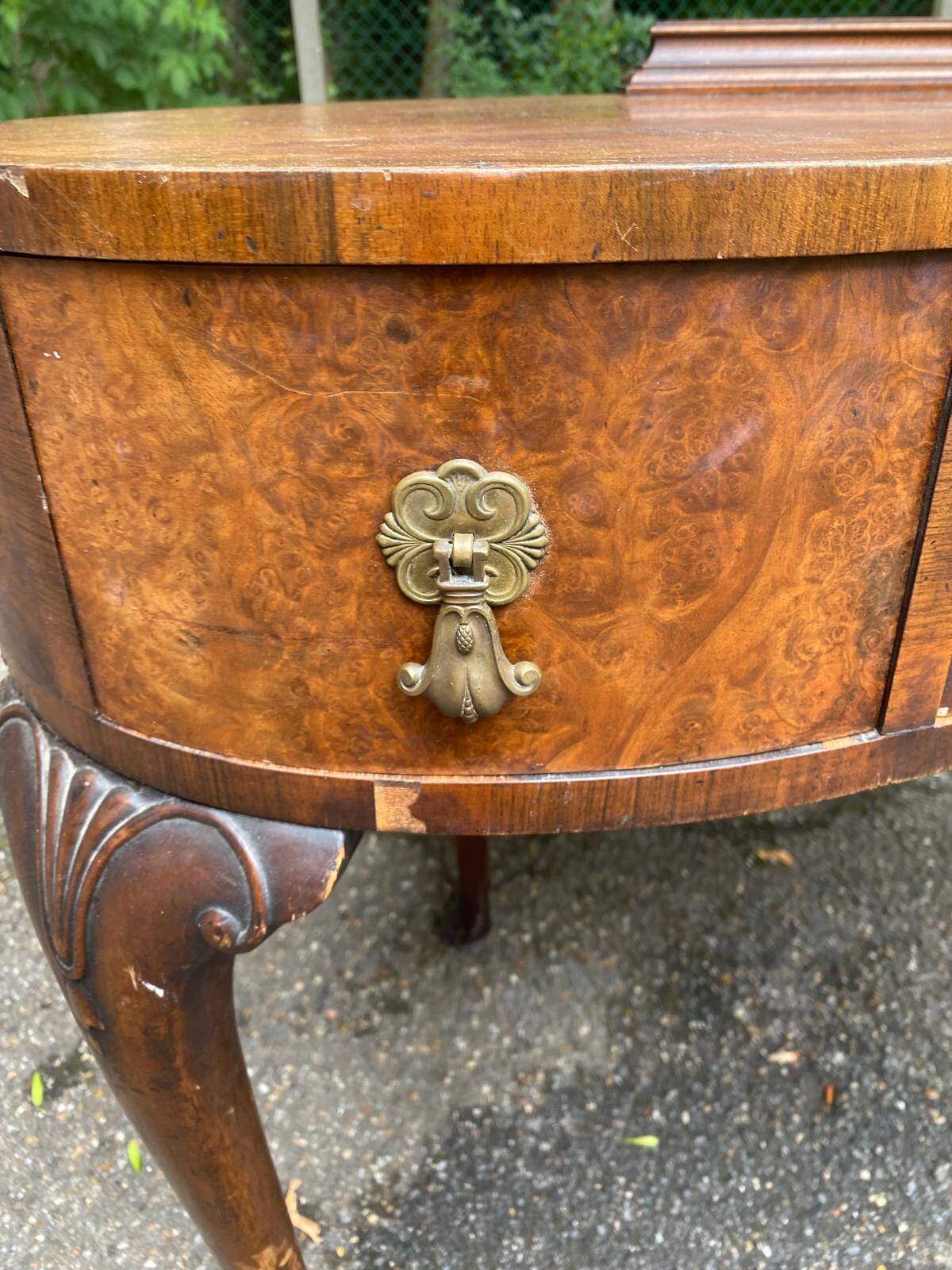 Console lady's desk in walnut burl from the early 20th century.