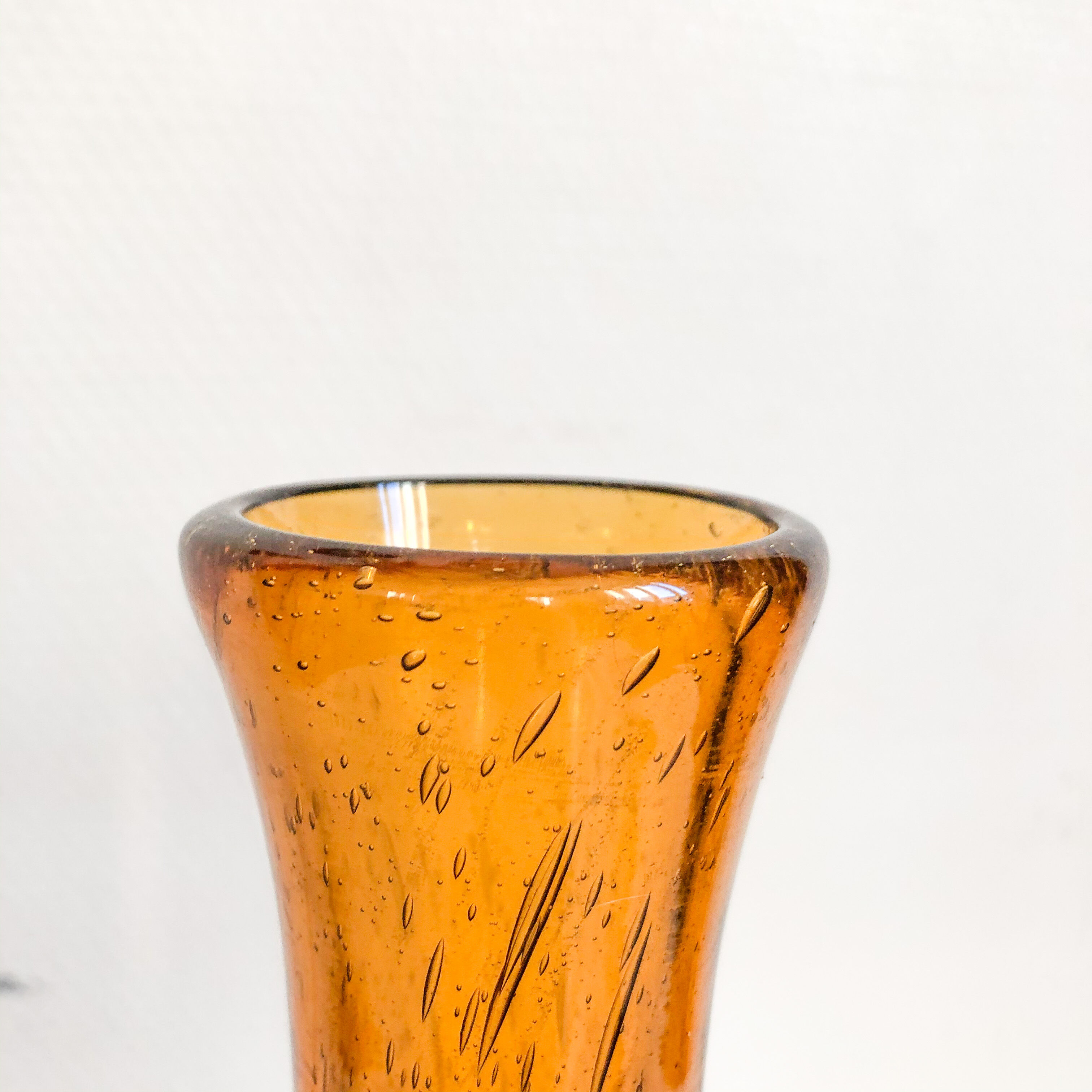 Soliflore en verre ambrée