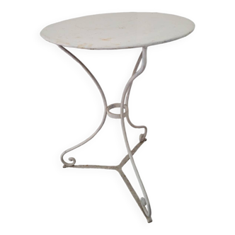 Outdoor pedestal table