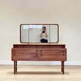 Dressing table (by Meredew)