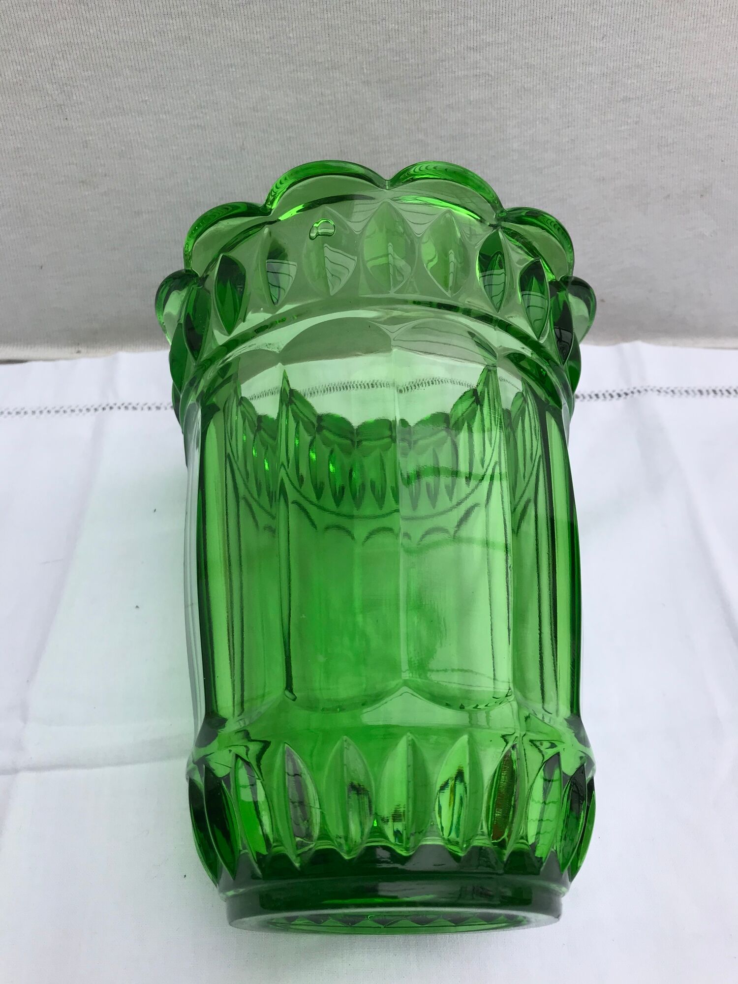 Former Vase ART DECO Style AVEN Glass Green Mold Vintage Decoration
