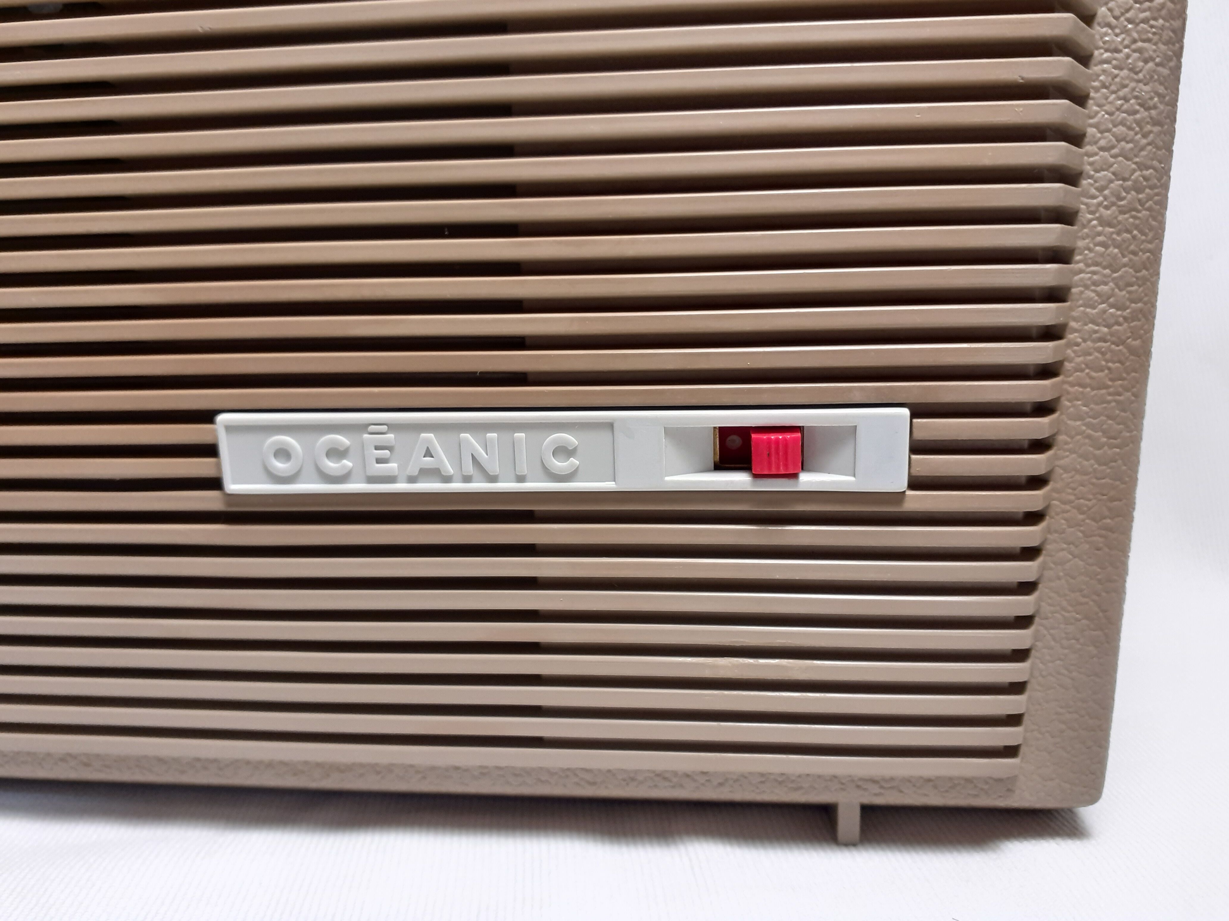 Itt Oceanic portable radio