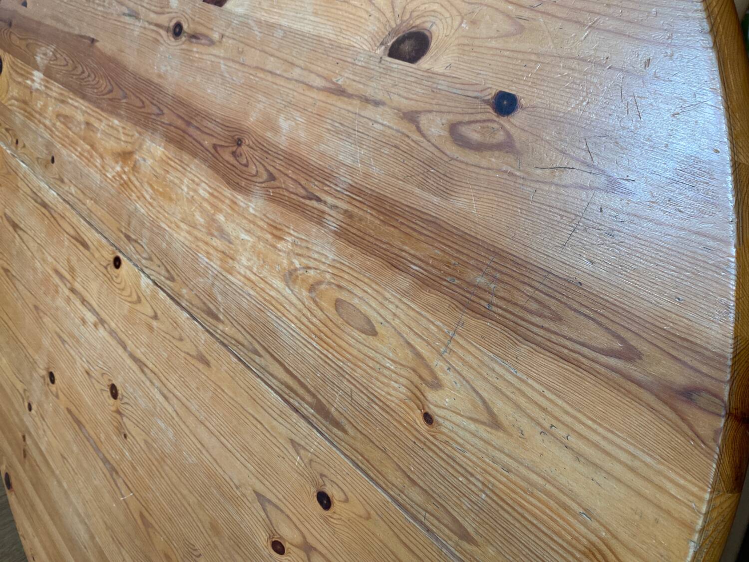 Round solid pine dining table with 2 extensions