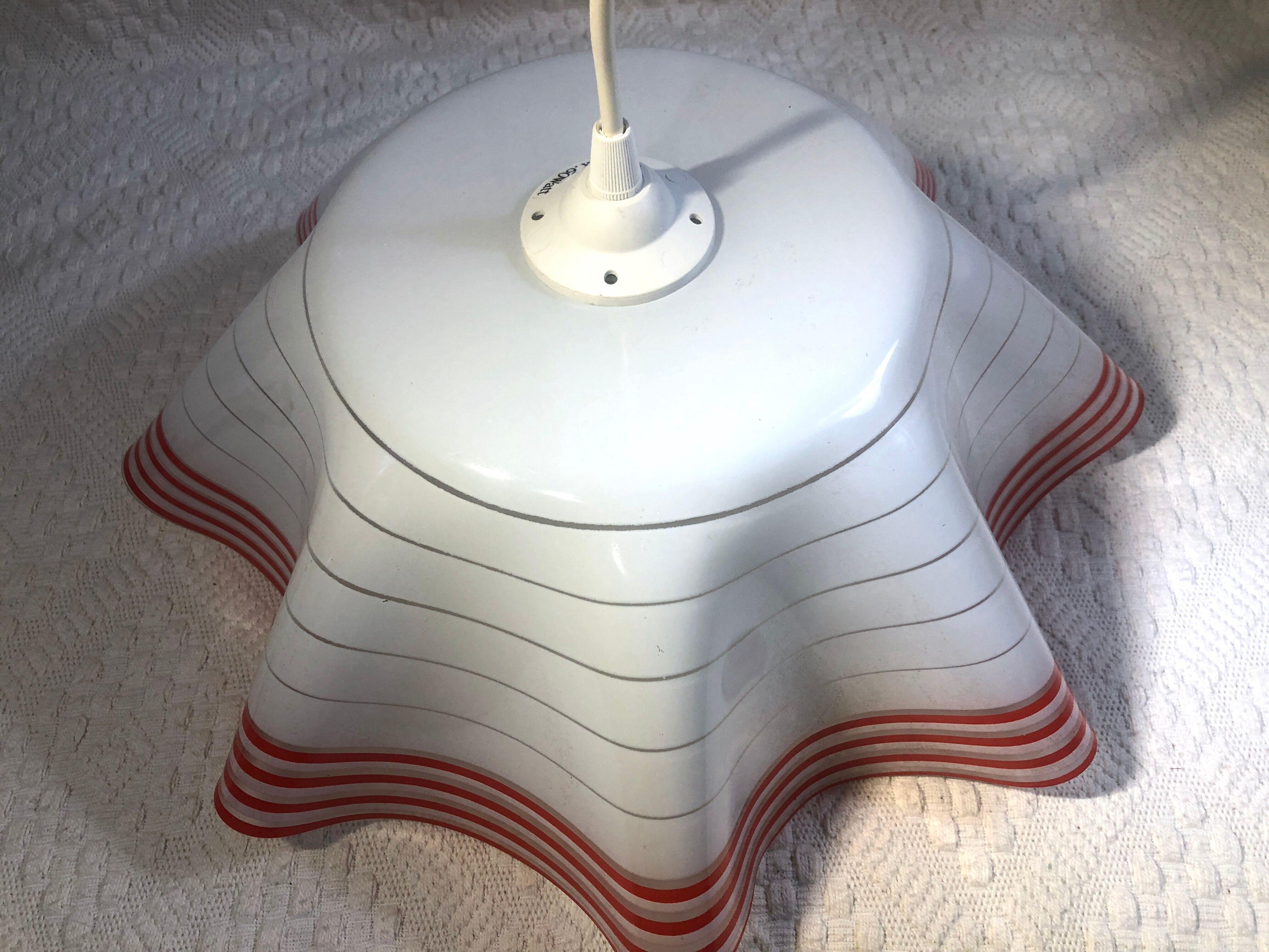 Vintage suspension in white opaline and red border, corolla shape / French vintage