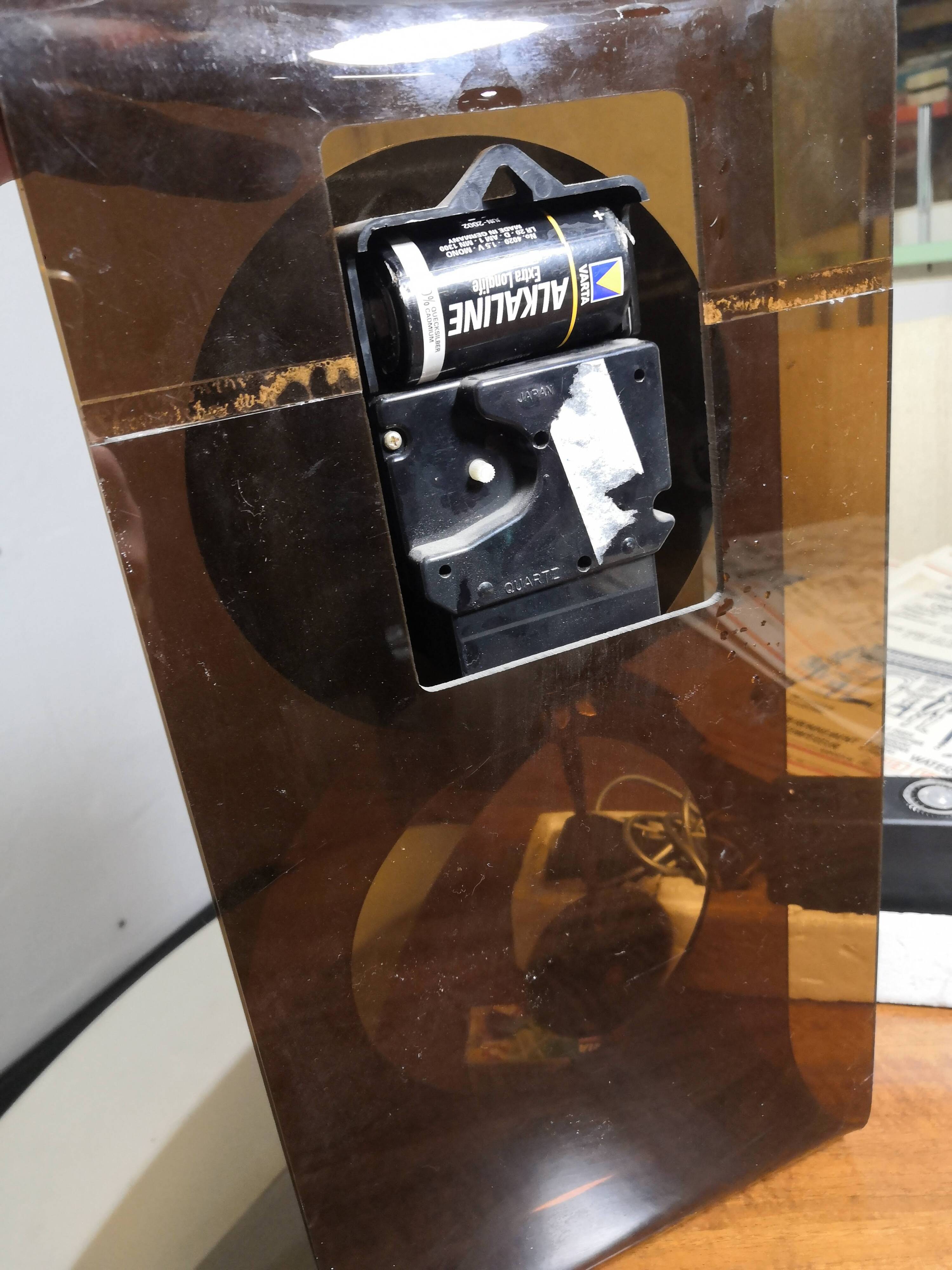 Hanson vintage clock in plexiglass