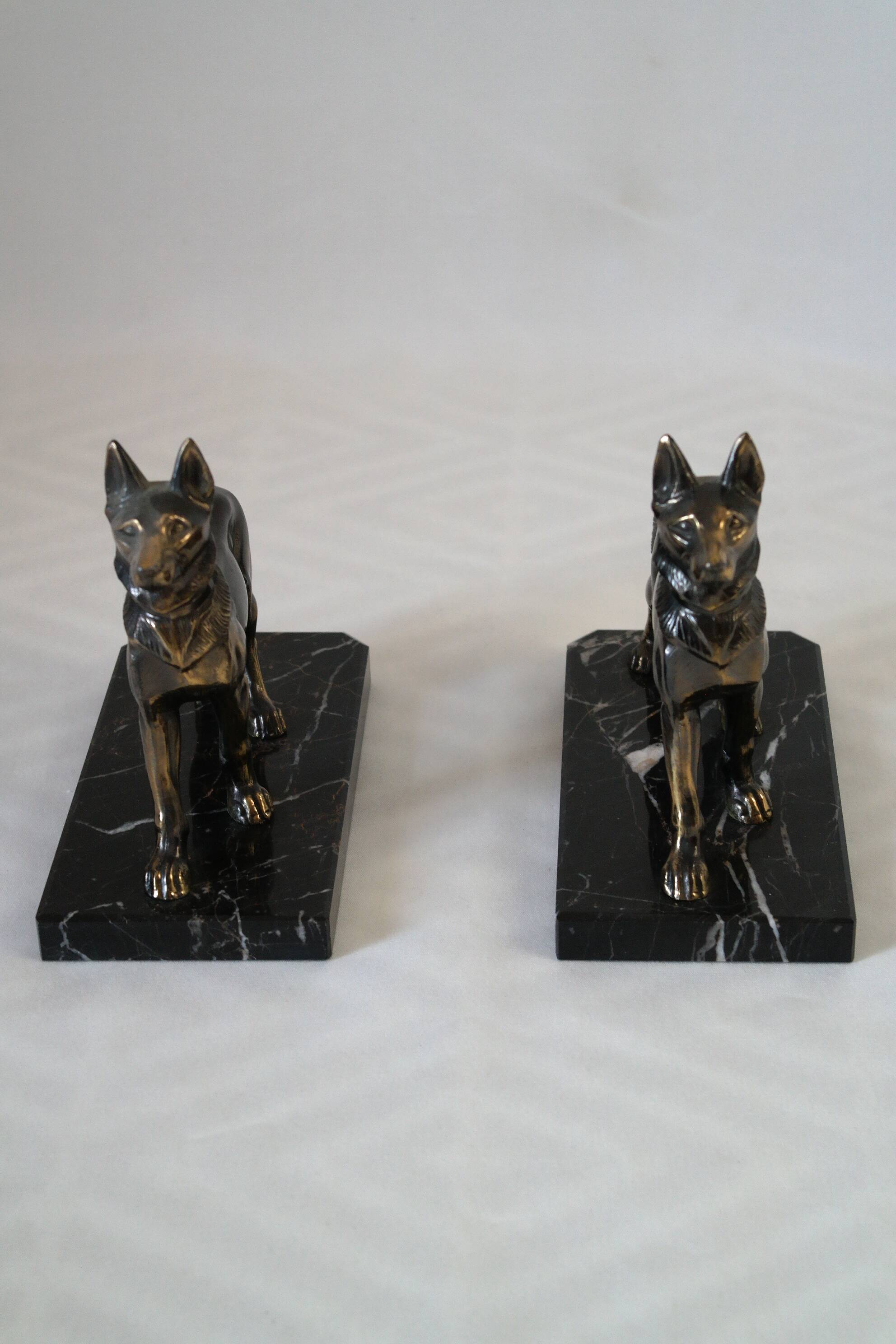 Dog bookends in black marble