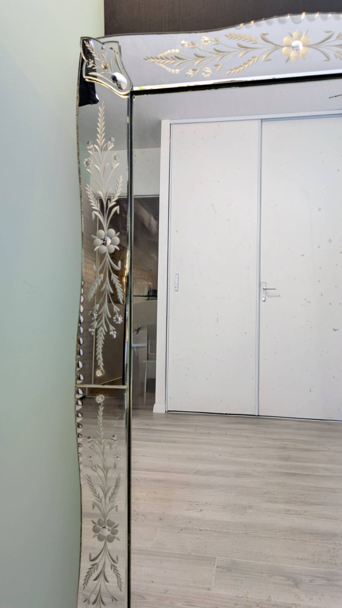 Large antique Venetian mirror – Murano flowers and engravings – 123 x 75 cm