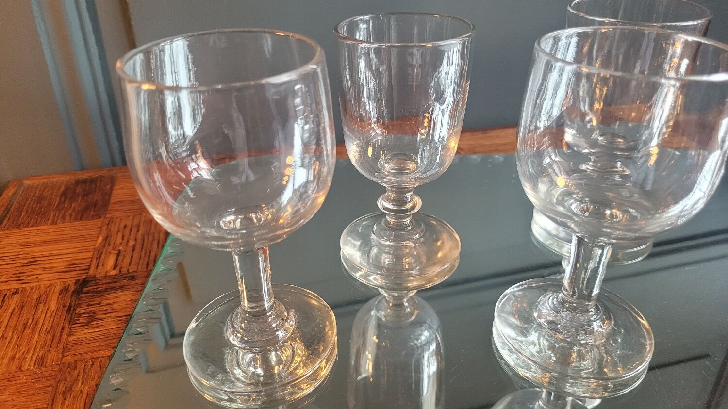 Balloon and tulip glasses 40's