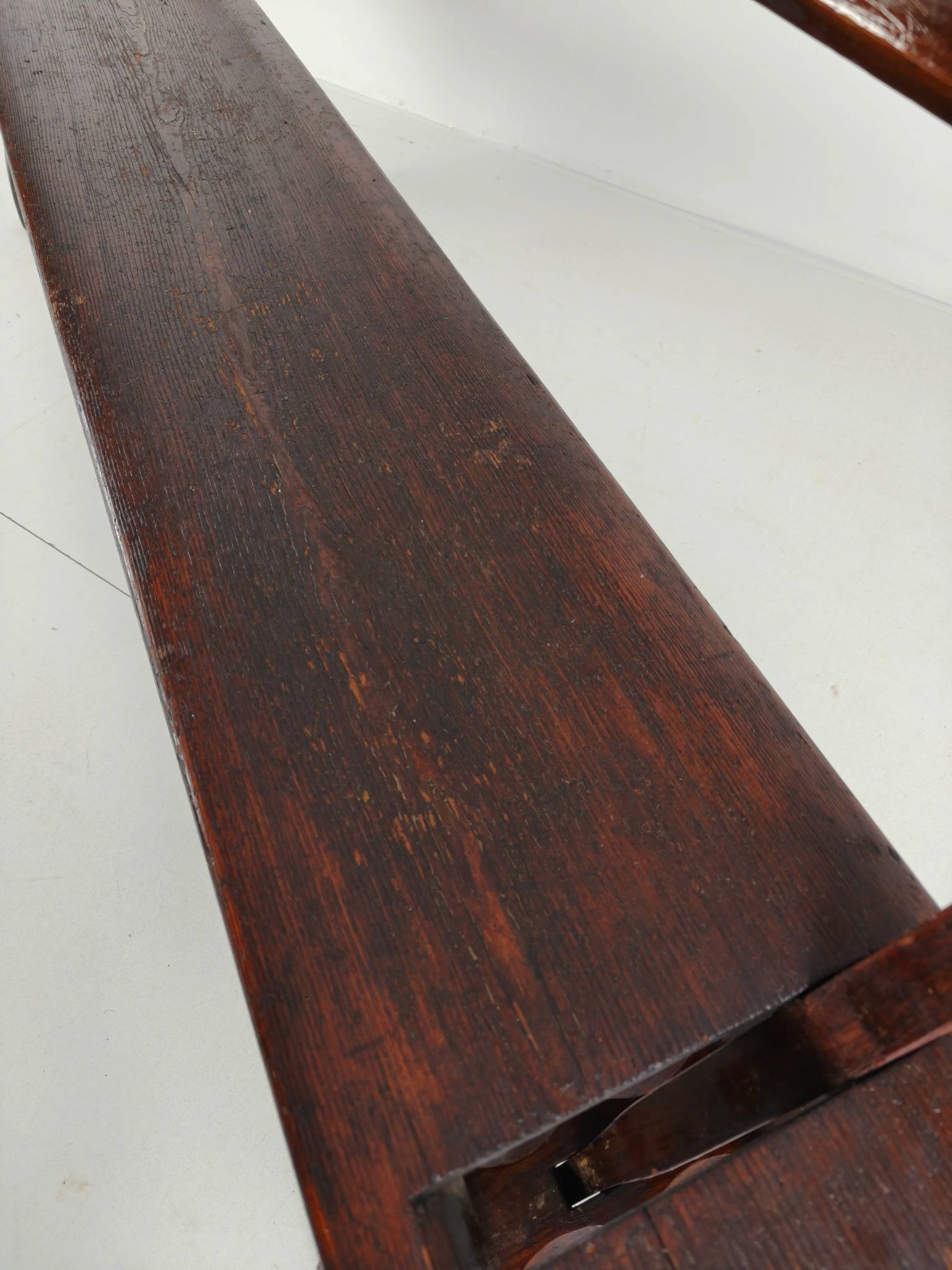 Banc de chemin de fer victorien en pin pitchpin – Halstead’s Makers, Todmorden