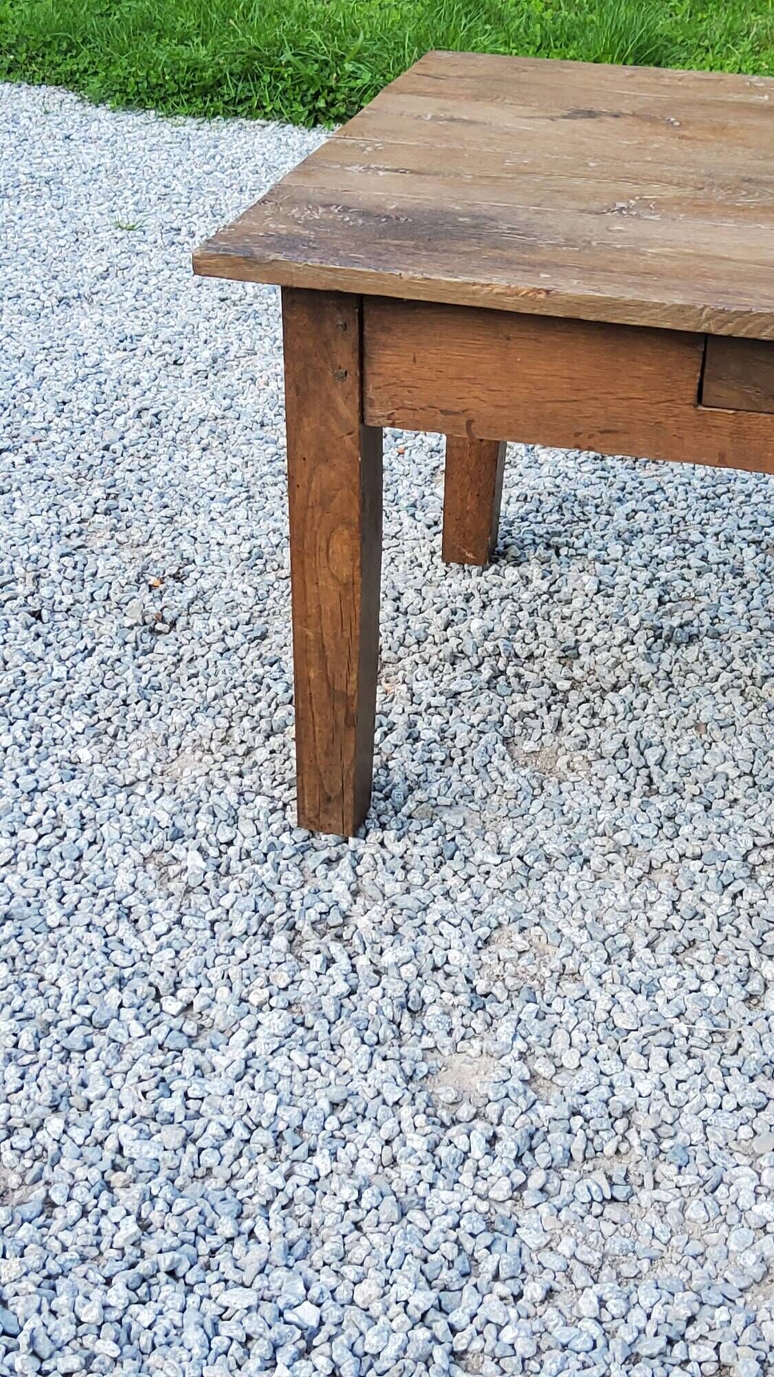 Oak farmhouse coffee table with spindle legs and one drawer, late 19th century