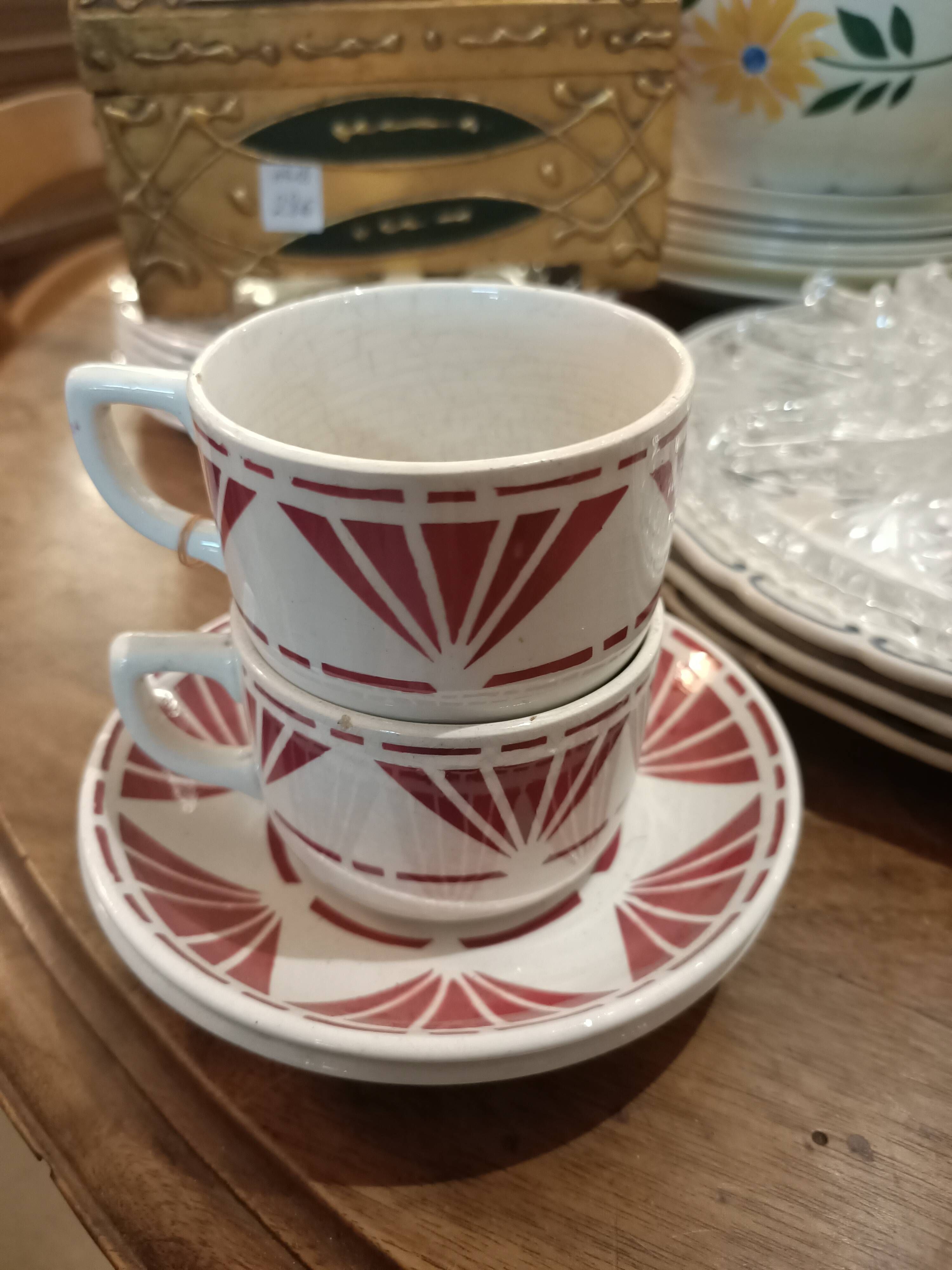 Lot de deux tasses avec soucoupes