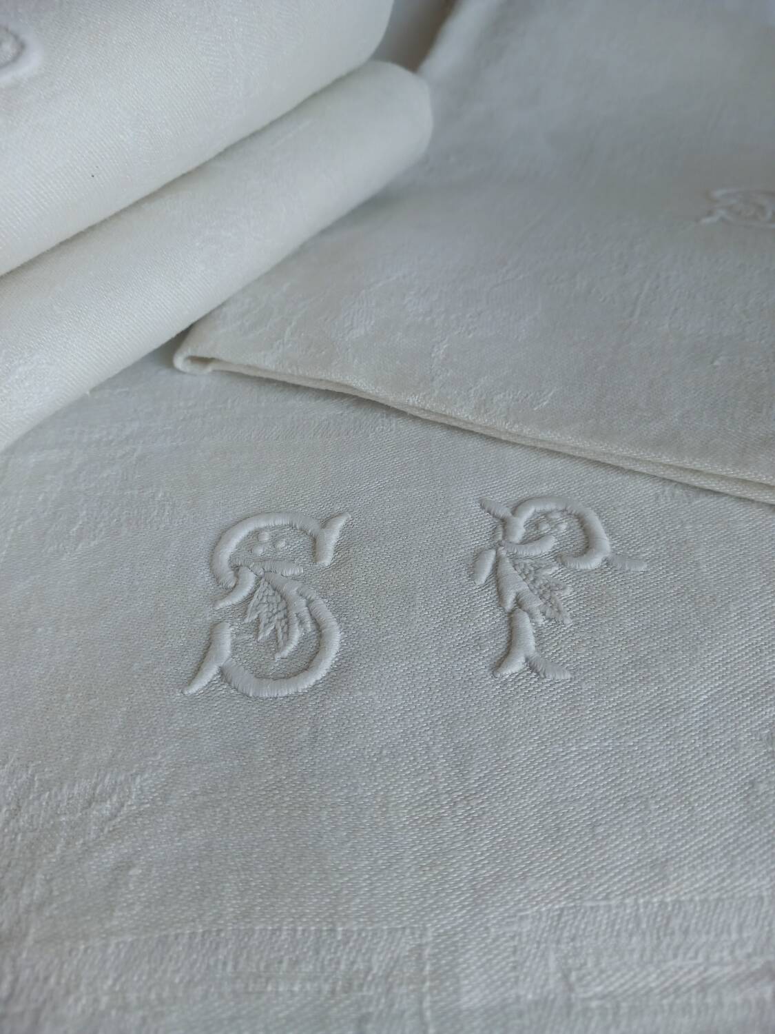 12 antique damask monogrammed napkins, 19th century