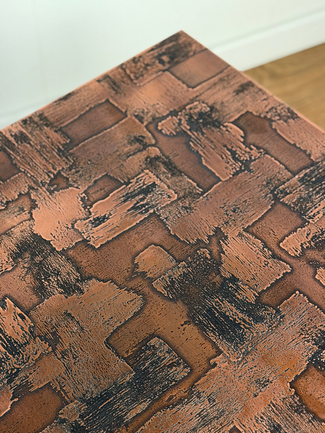 Brutalist coffee table, hammered copper 70 – in the style of H. Lilienthal.