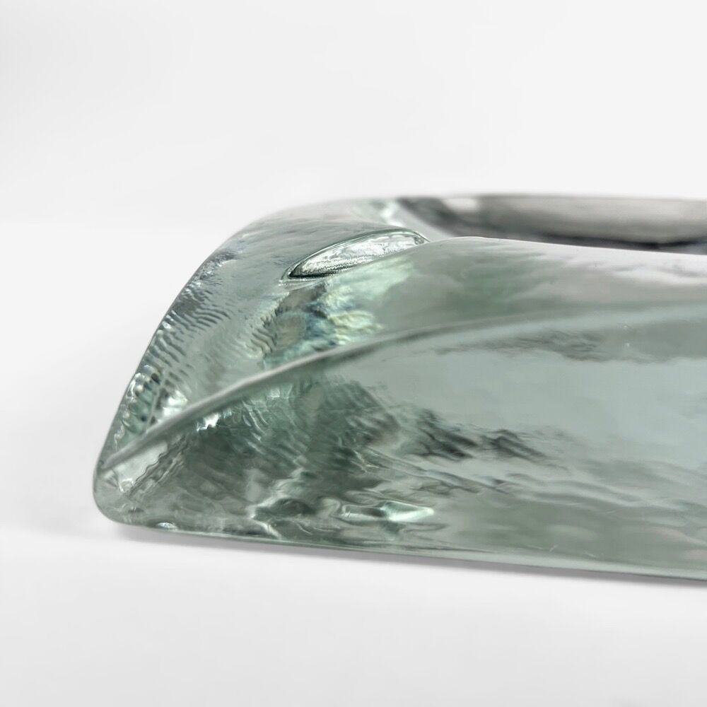 Ashtray in thick pleated glass