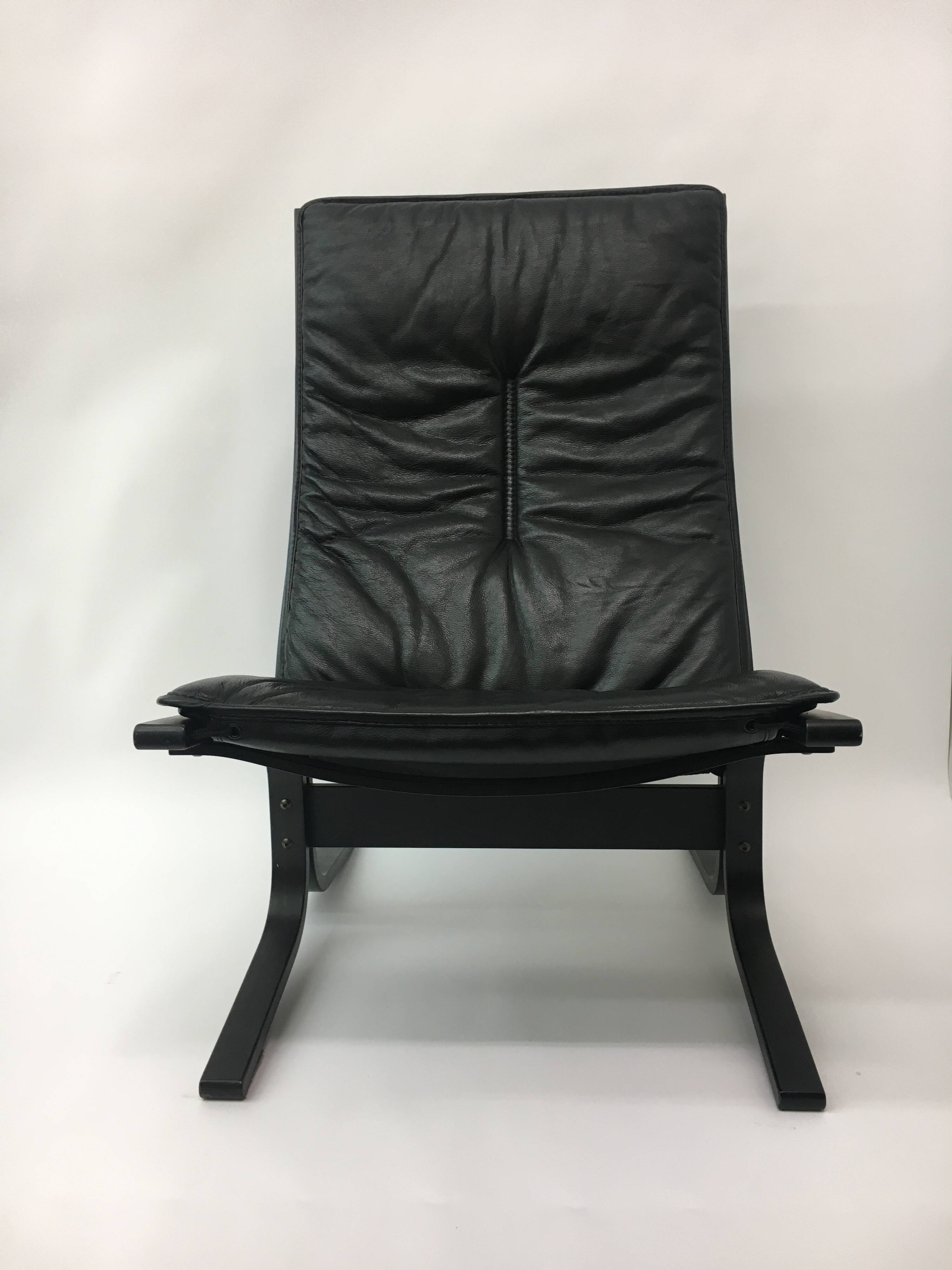 Mid-Century design black leather lounge chair by Ingmar Relling for Westnof