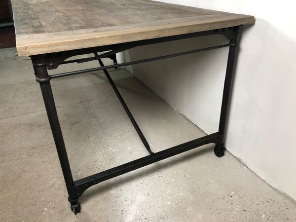 Table d'atelier en fer et plateau bois ancien