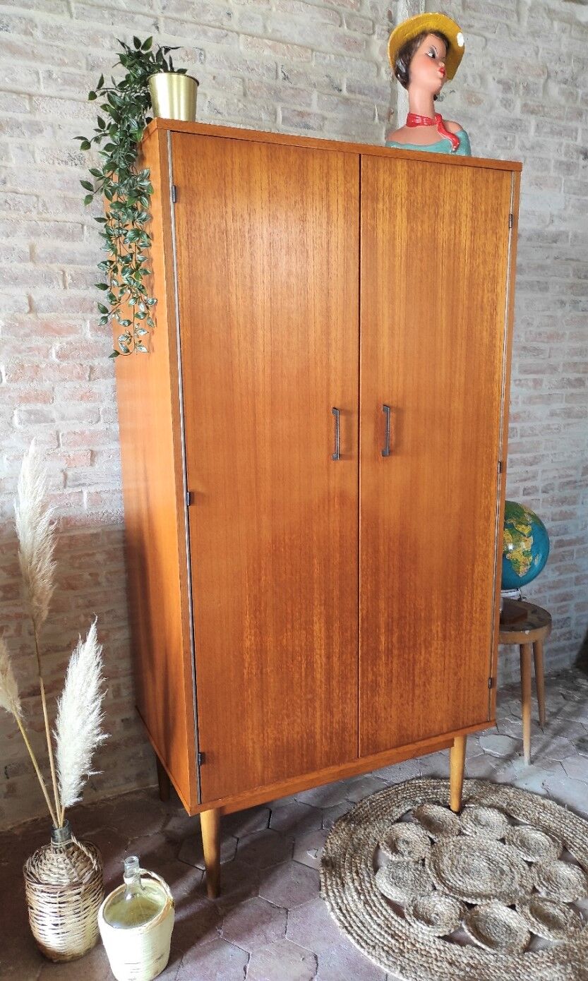 Armoire vintage