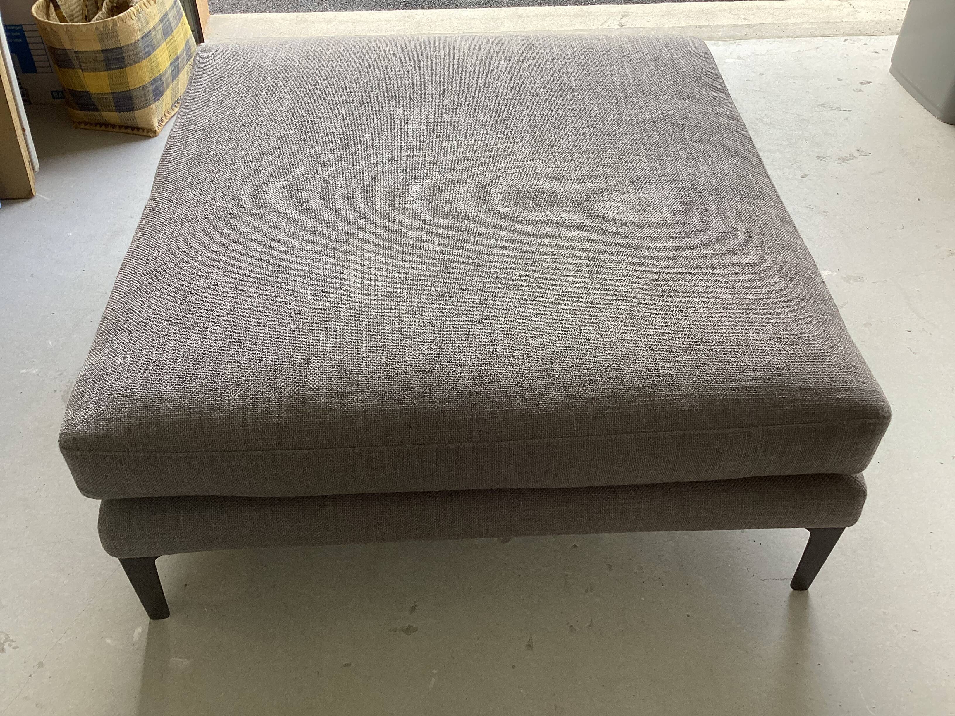Pouf gris taupe