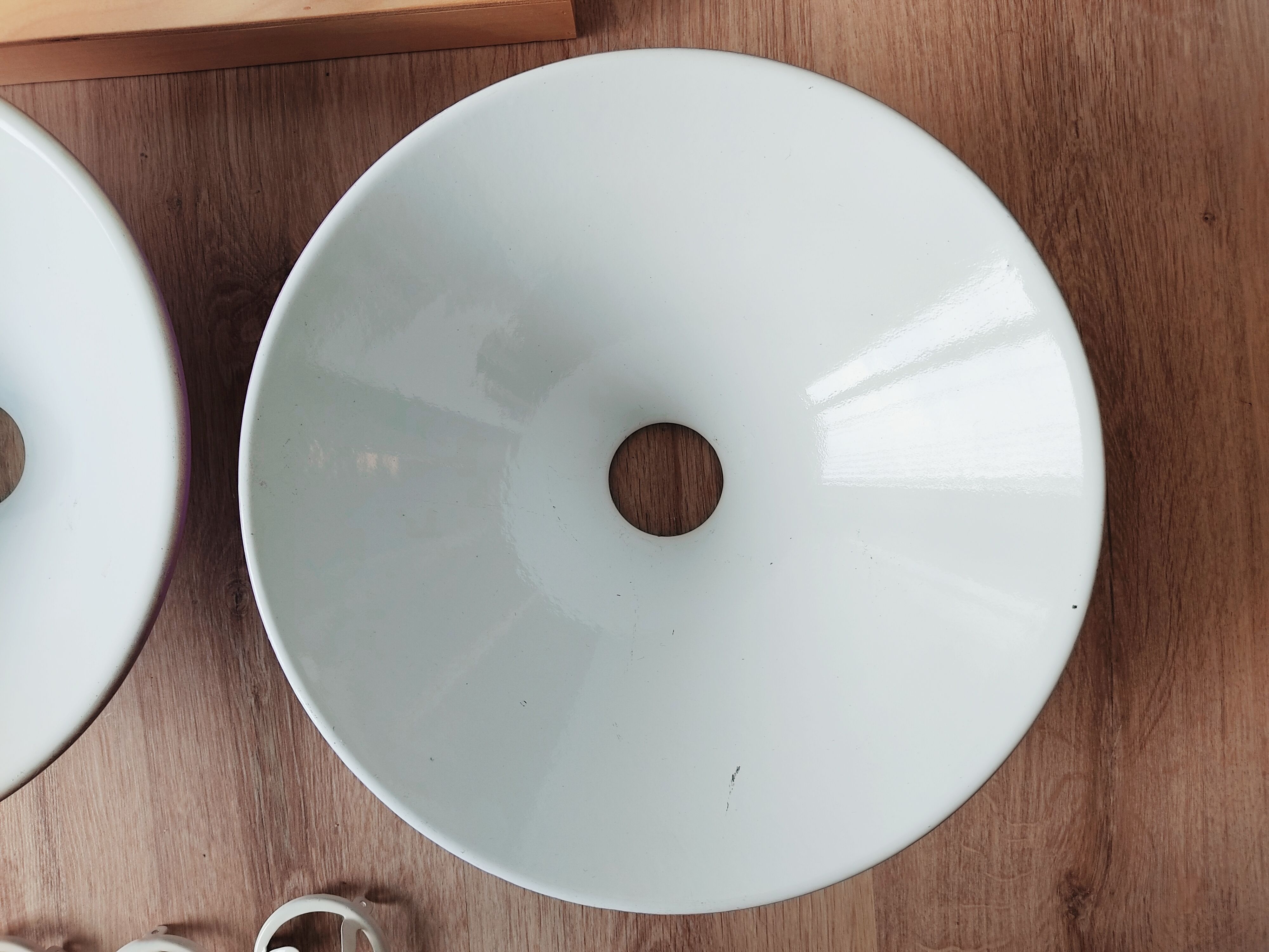 Set of 3 Purple enamelled lampshades and balance system