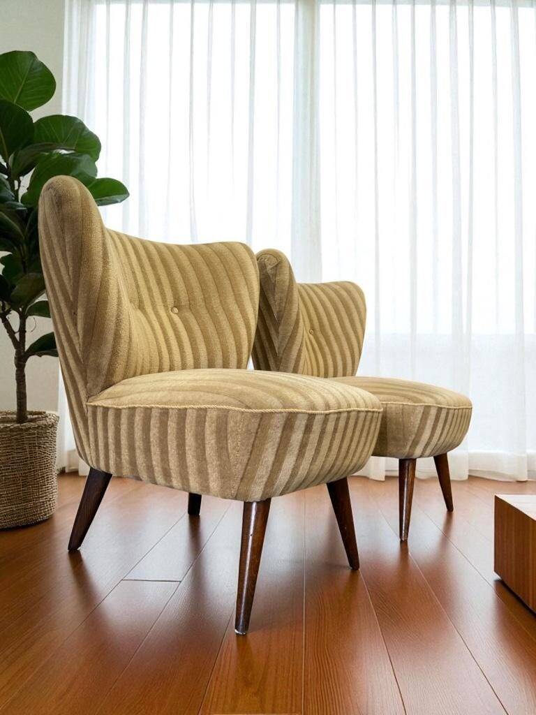Set of 2 vintage cocktail chairs / single seats / armchairs
