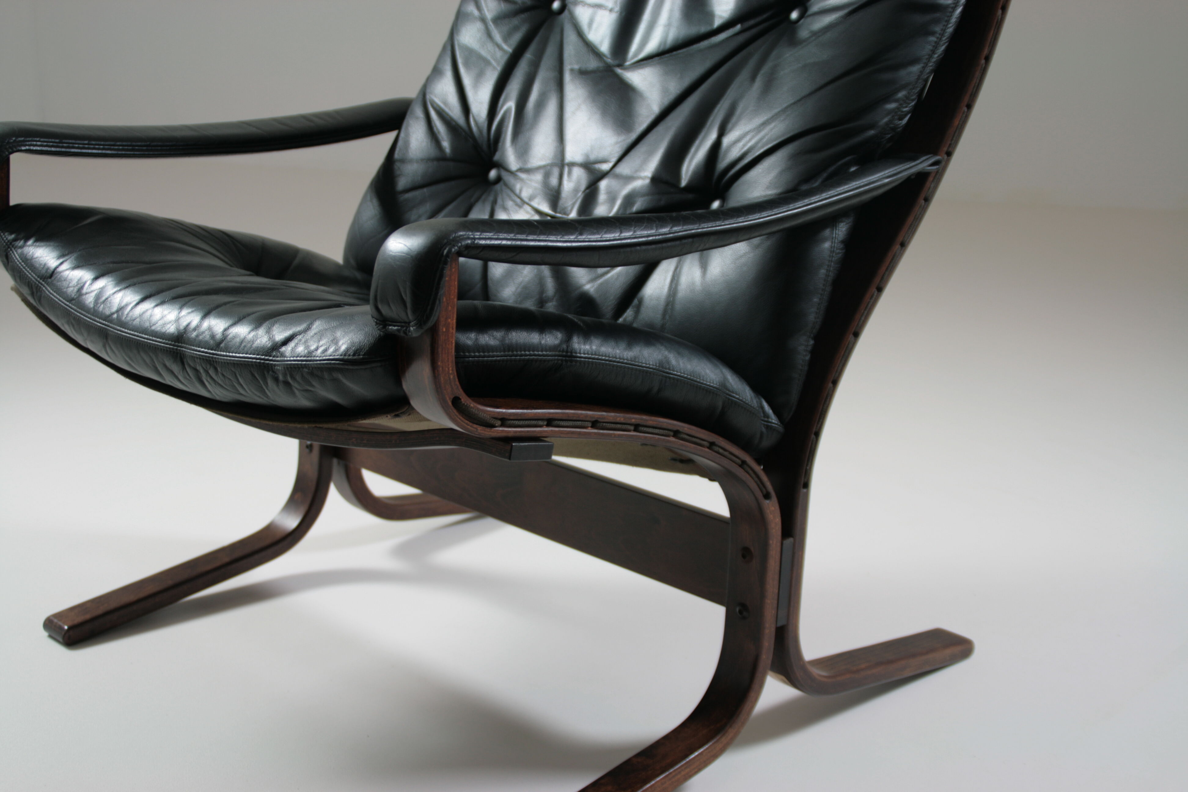 Vintage leather Siesta armchair with armrests by Ingmar Relling, Norway 1970