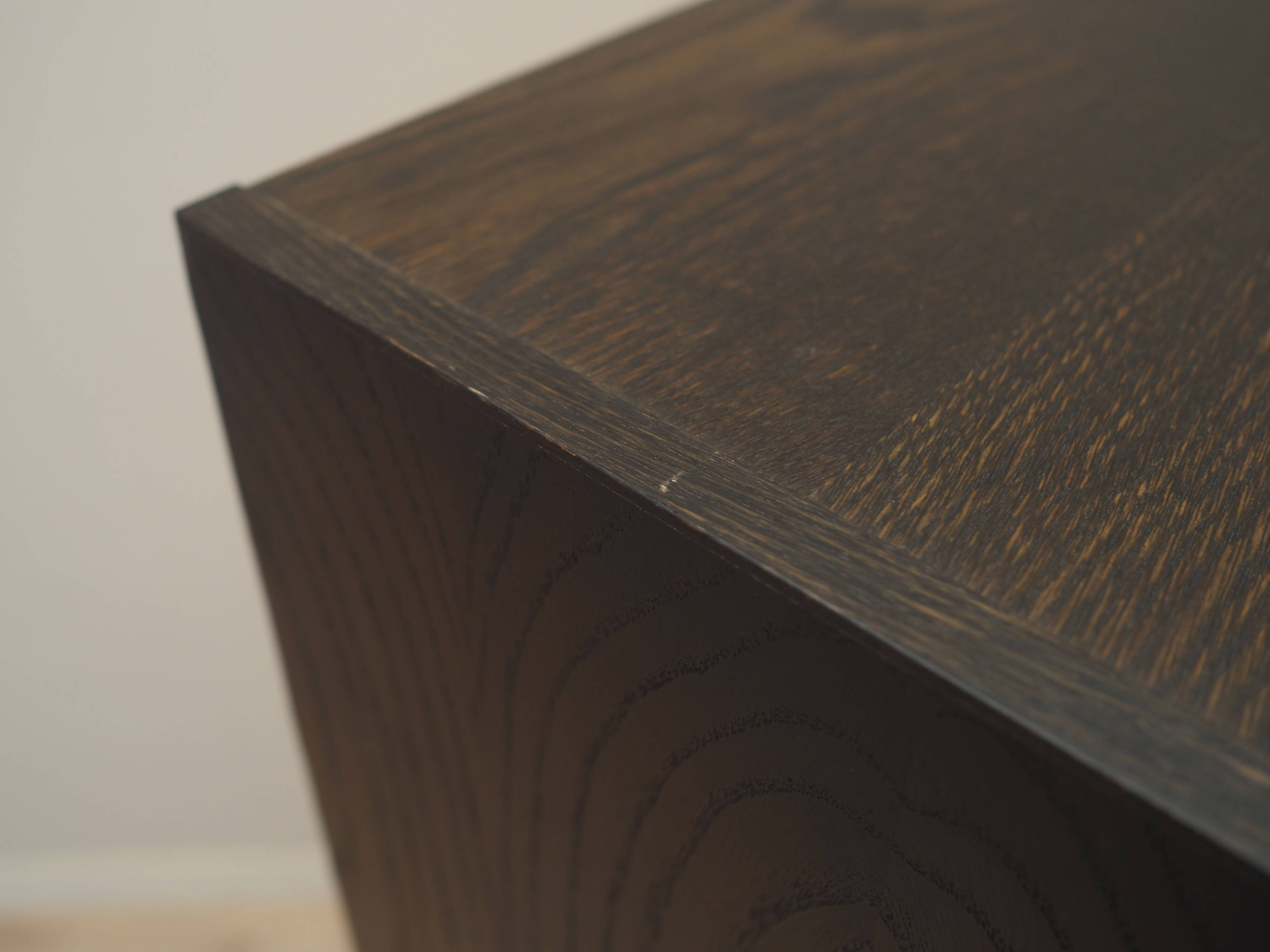 Commode en chêne, design danois, années 1970, production : Danemark