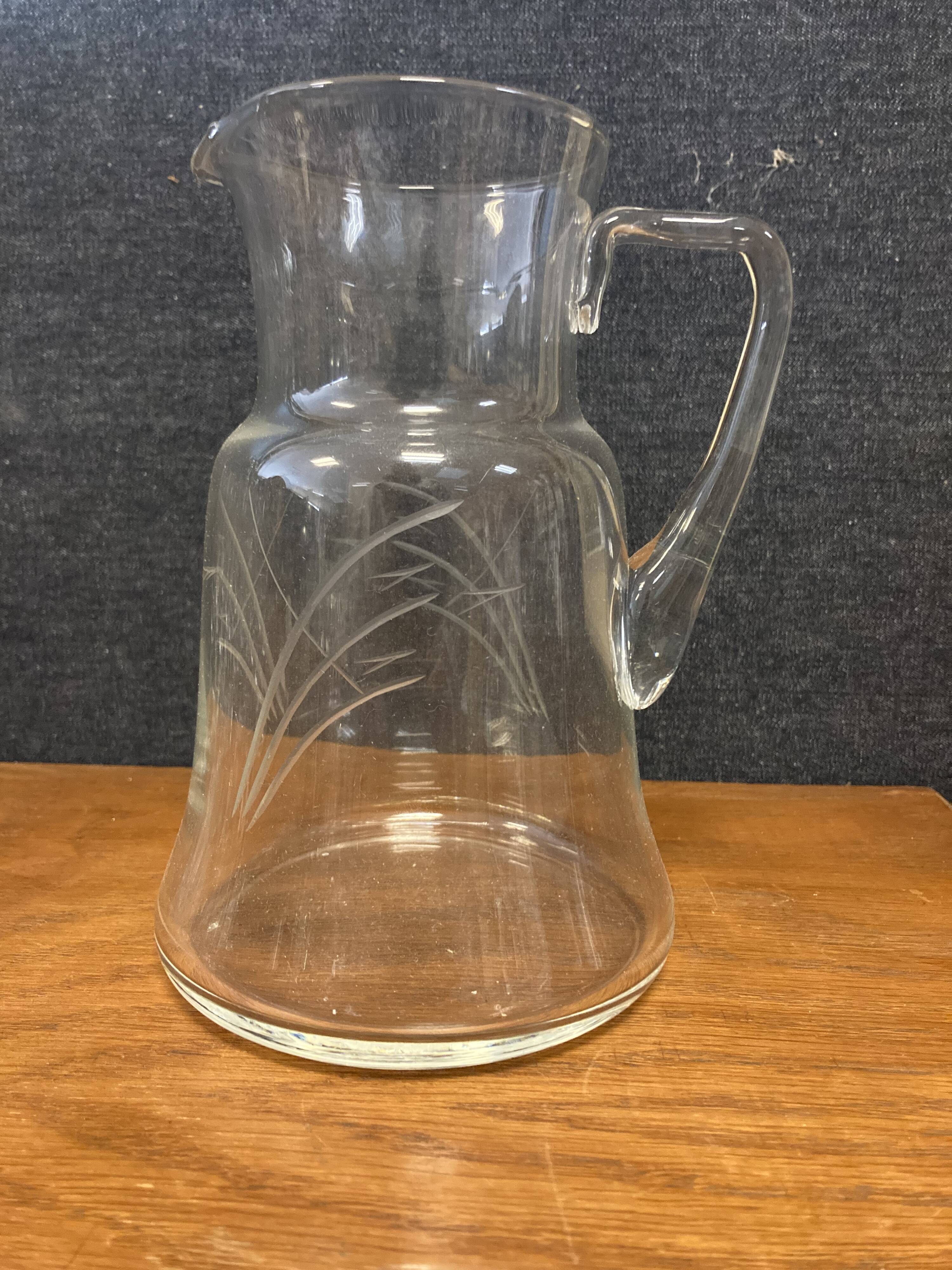 Engraved glass stemmed glass service