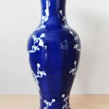 Chinese vase decorating plum blossoms