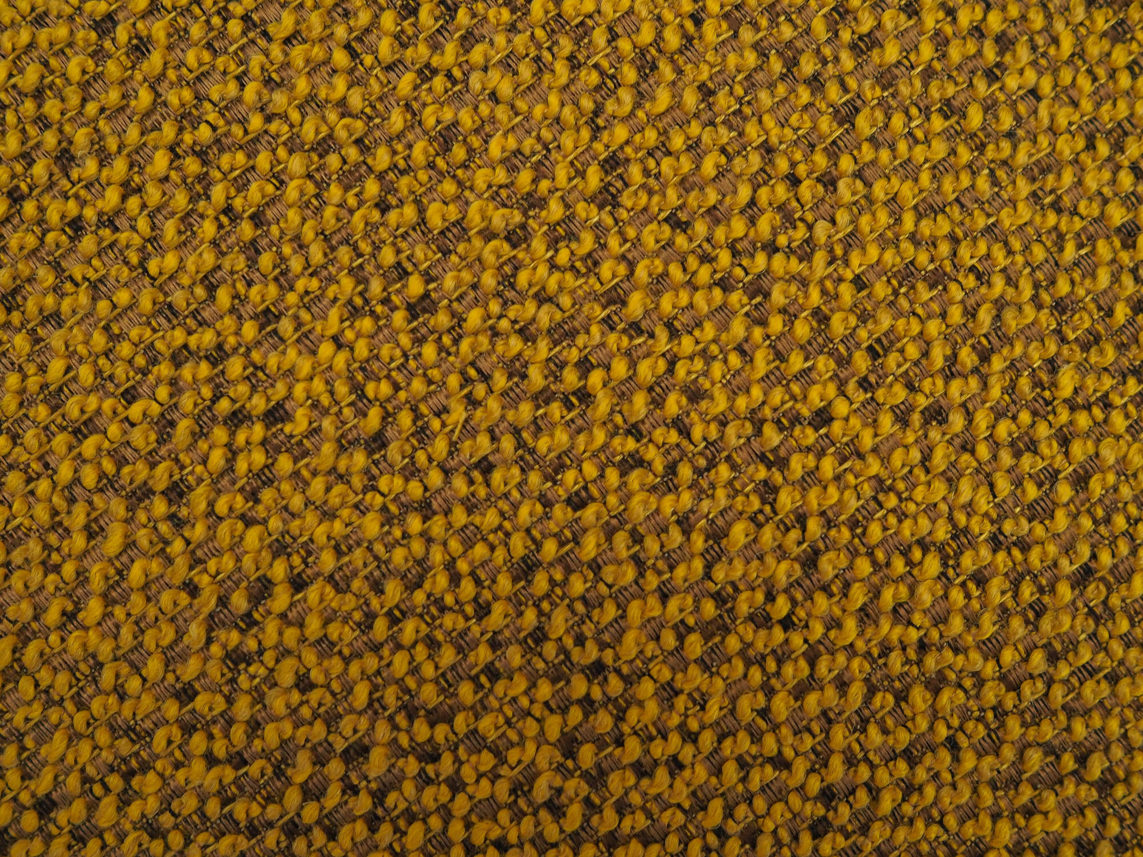 Repose-pied danois en tissu moutarde, années 1990