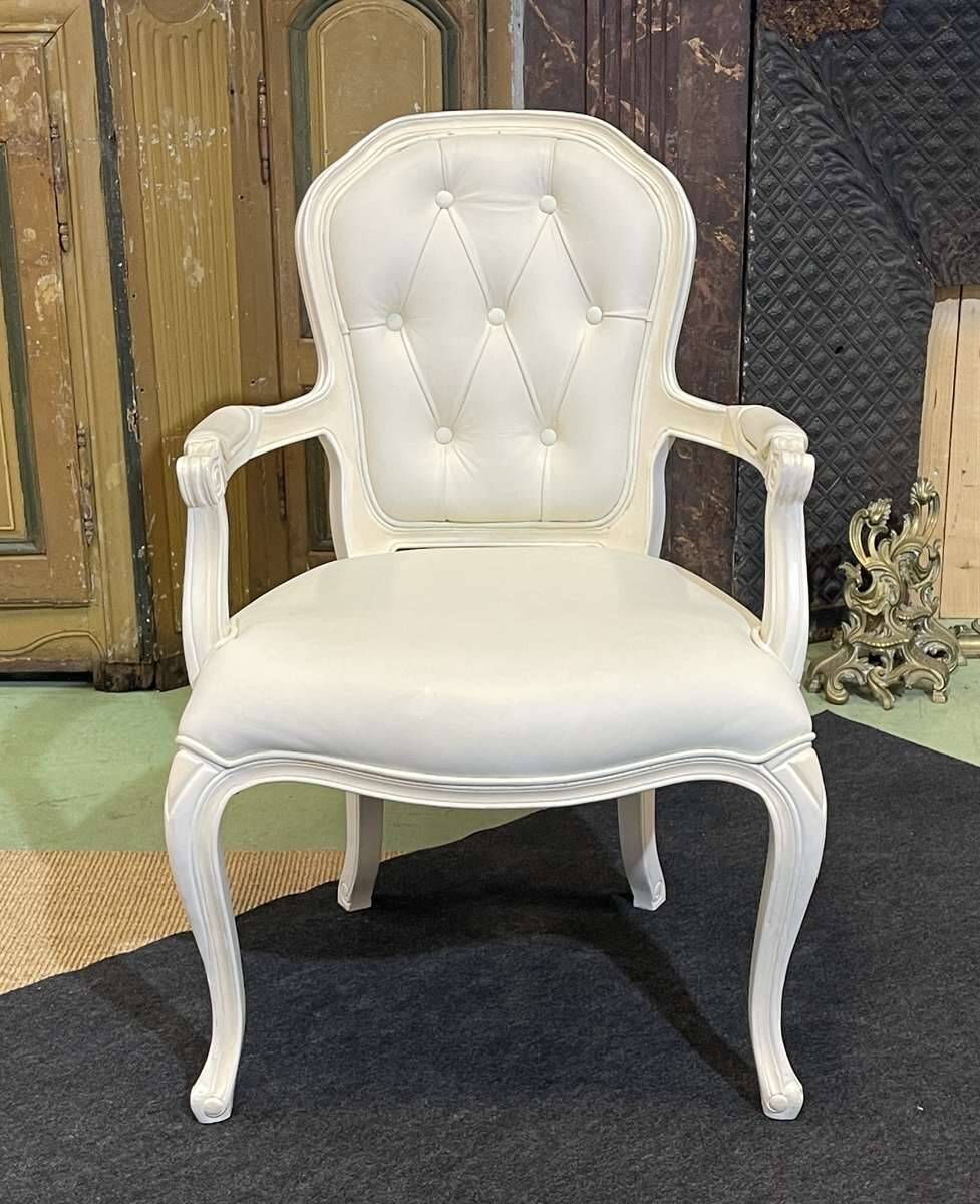 Fauteuil cabriolet de style Louis XV moderne
