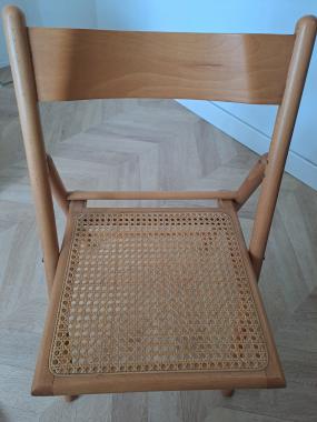 2 folding chairs canned