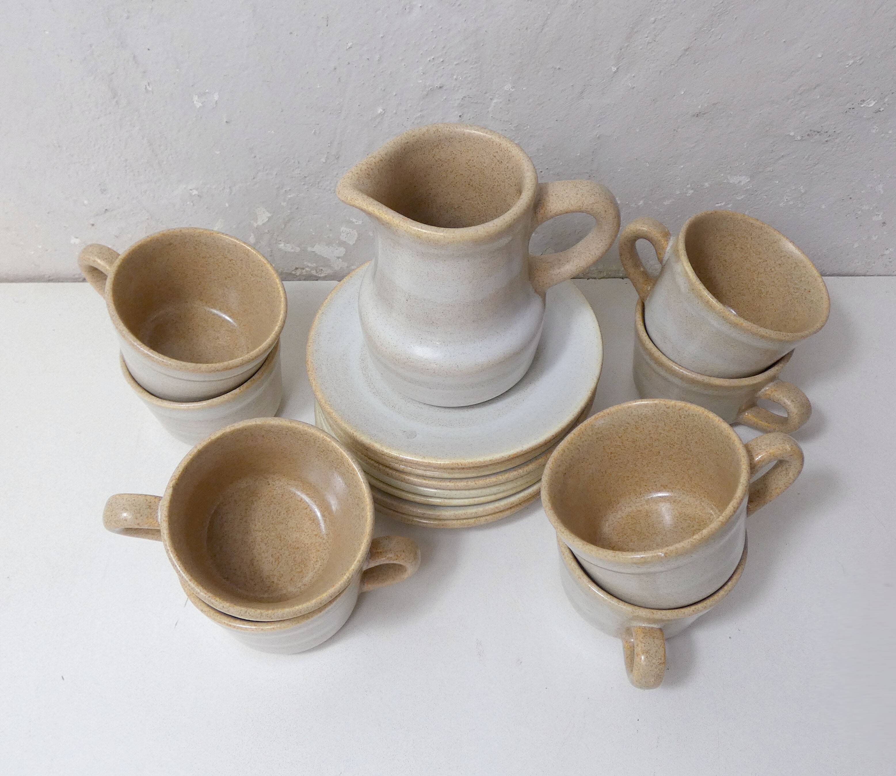 8 tasses en grès vintage