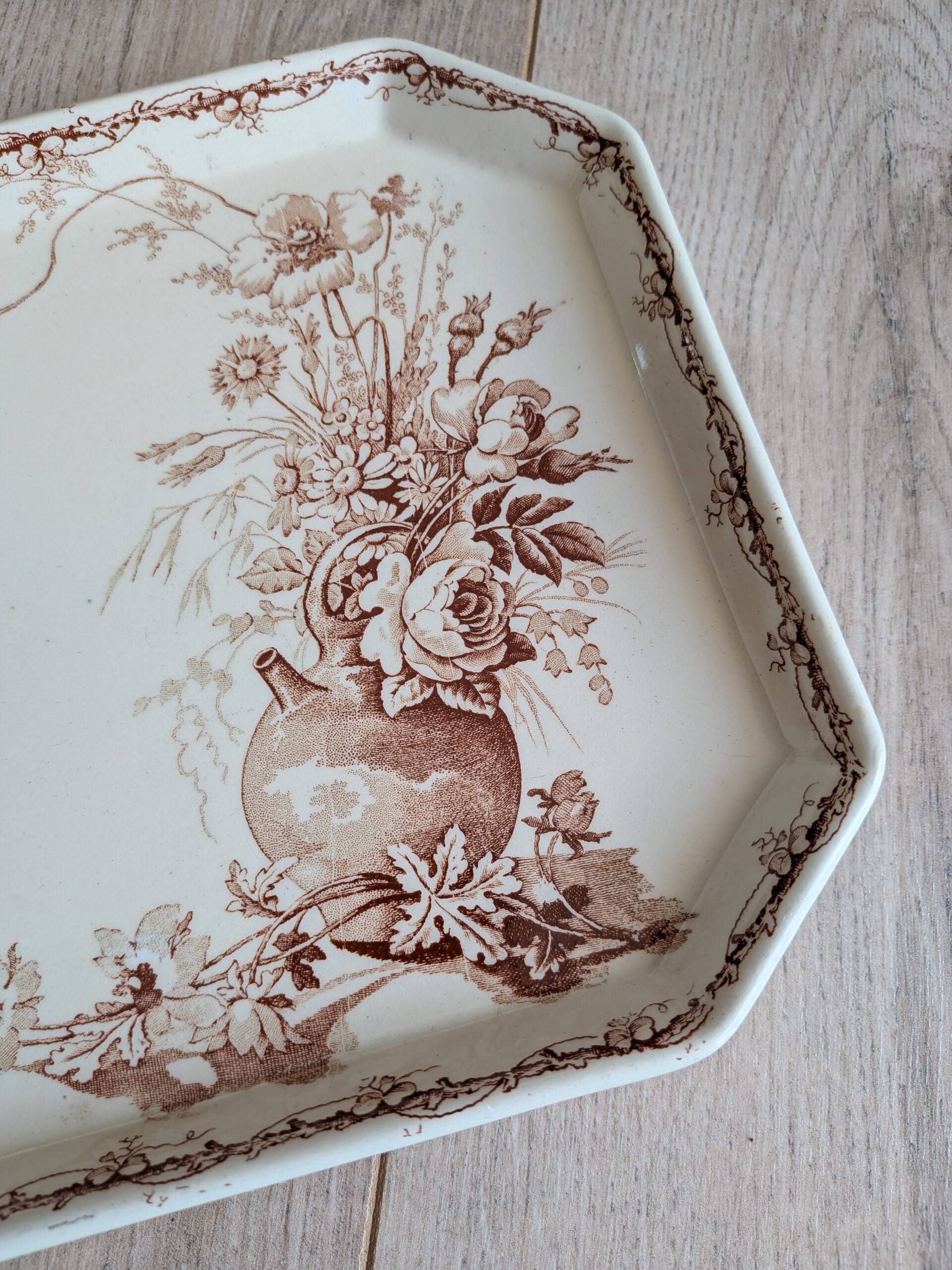 Octagonal country plate by KG Lunéville in ironstone