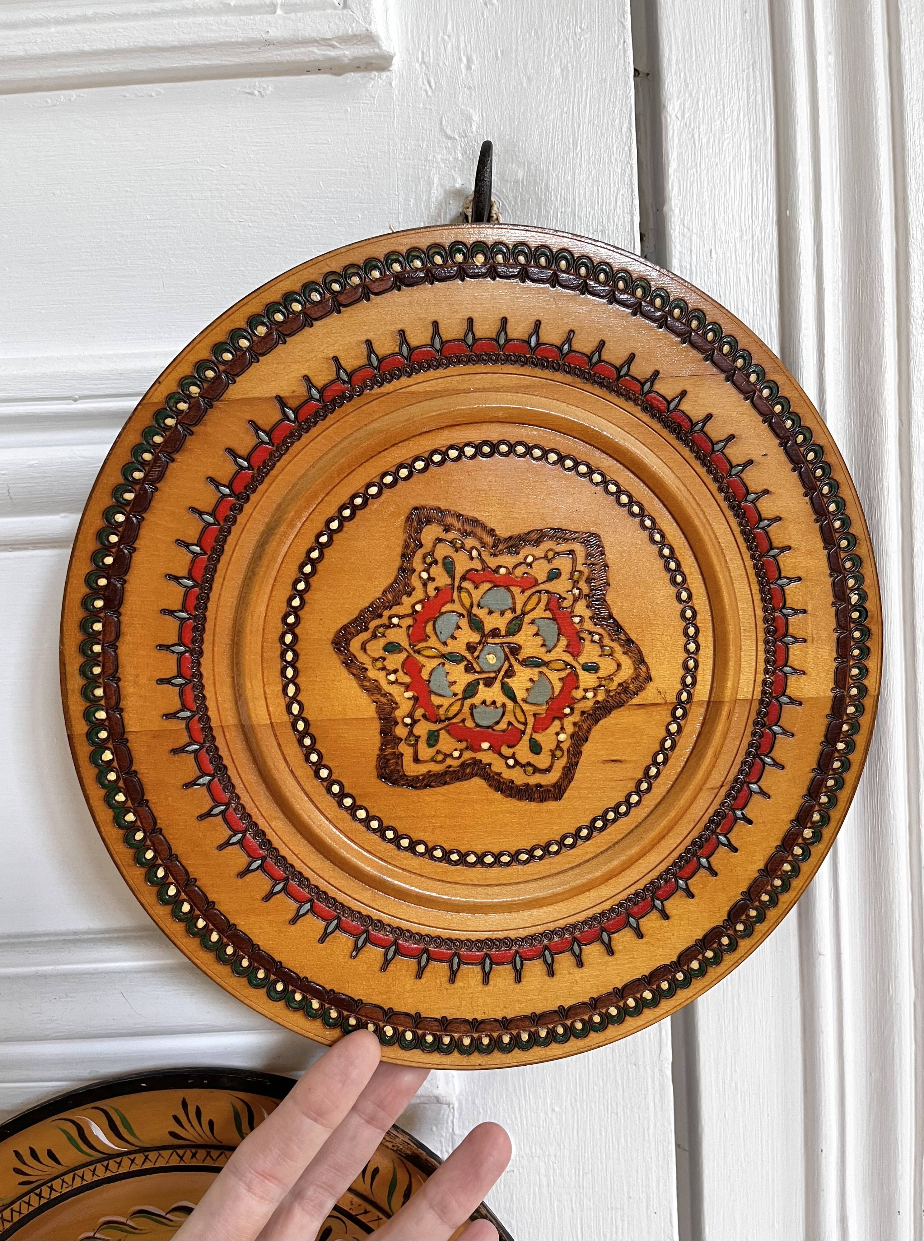 Vintage wooden decorative plates