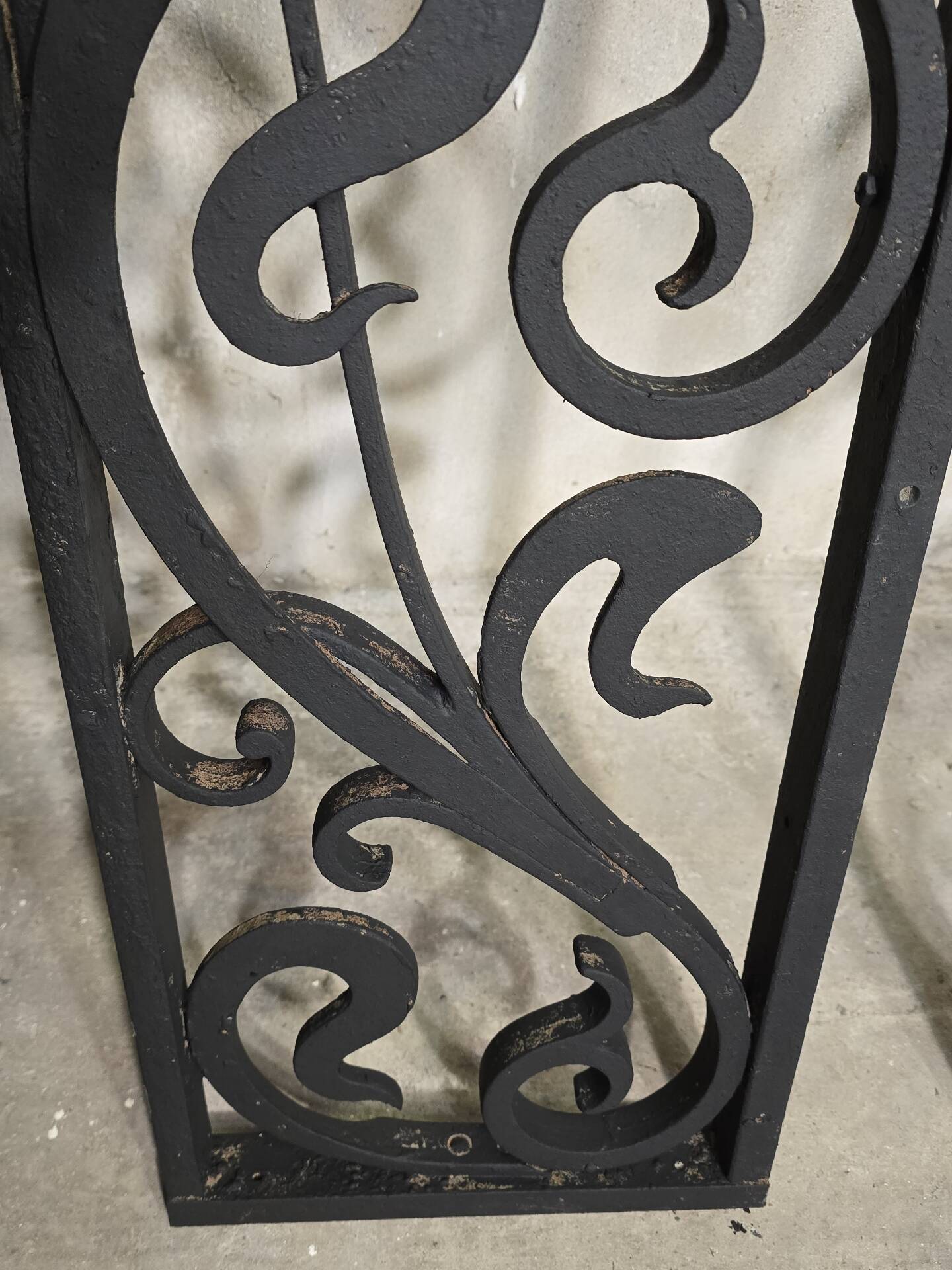 Wrought iron grille from the early 20th century Art Deco / Art Nouveau
