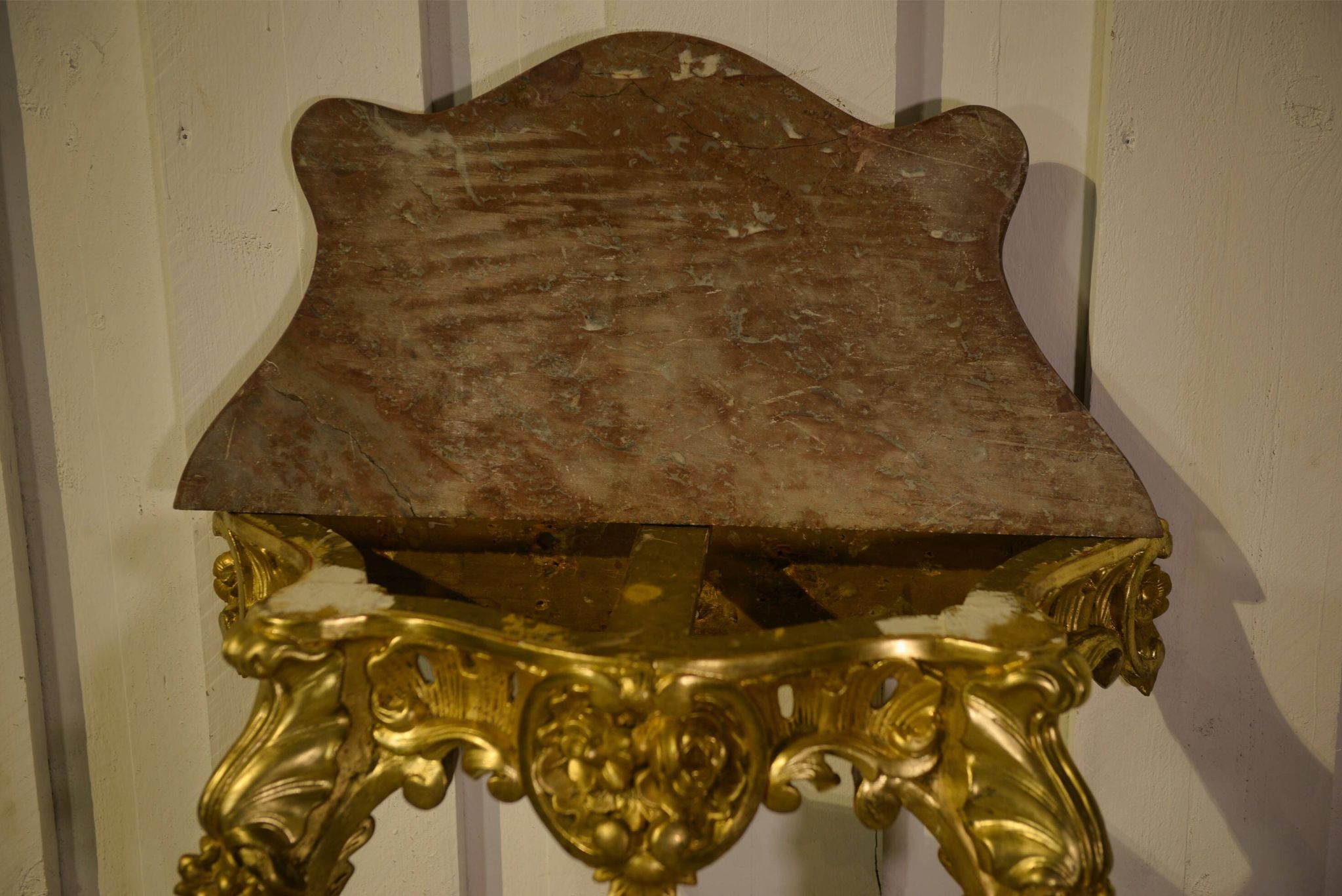 Golden wood and marble console, 19th century.