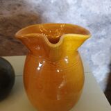 Carafe en grès jaune moutarde