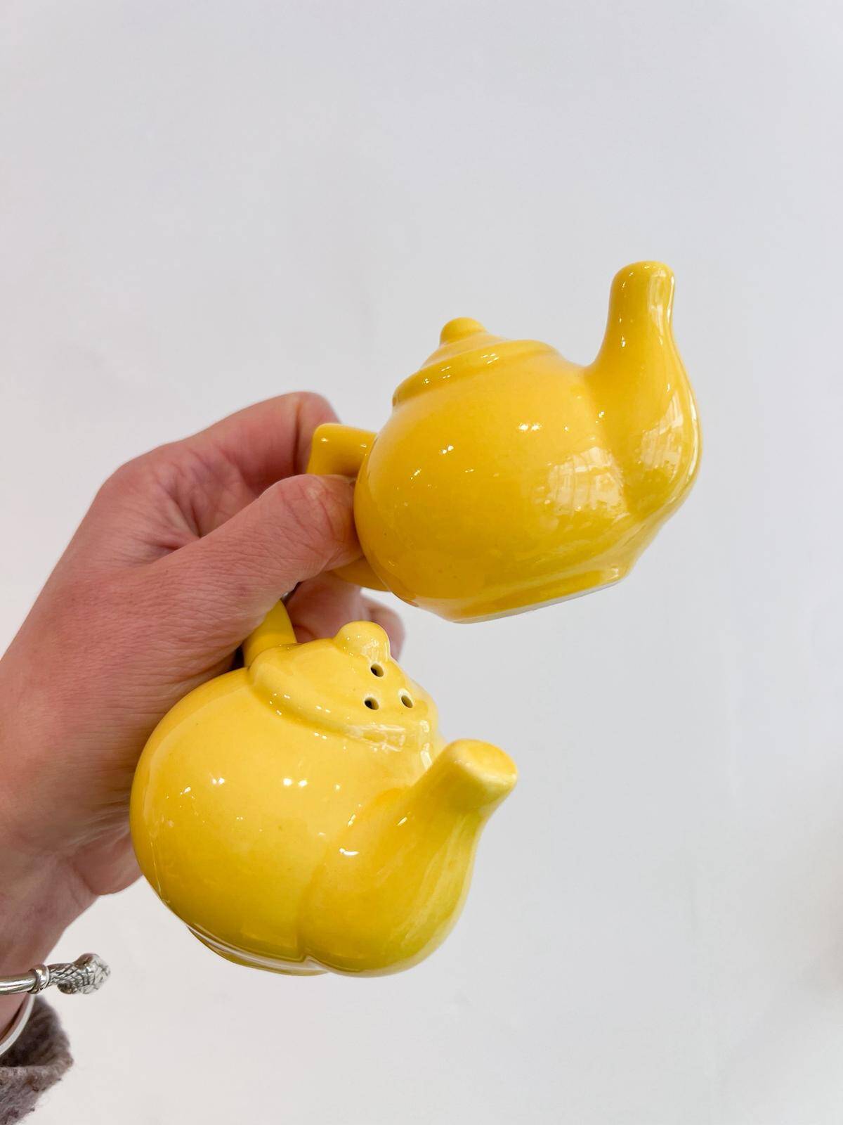 Salt and pepper shakers in the shape of a teapot.