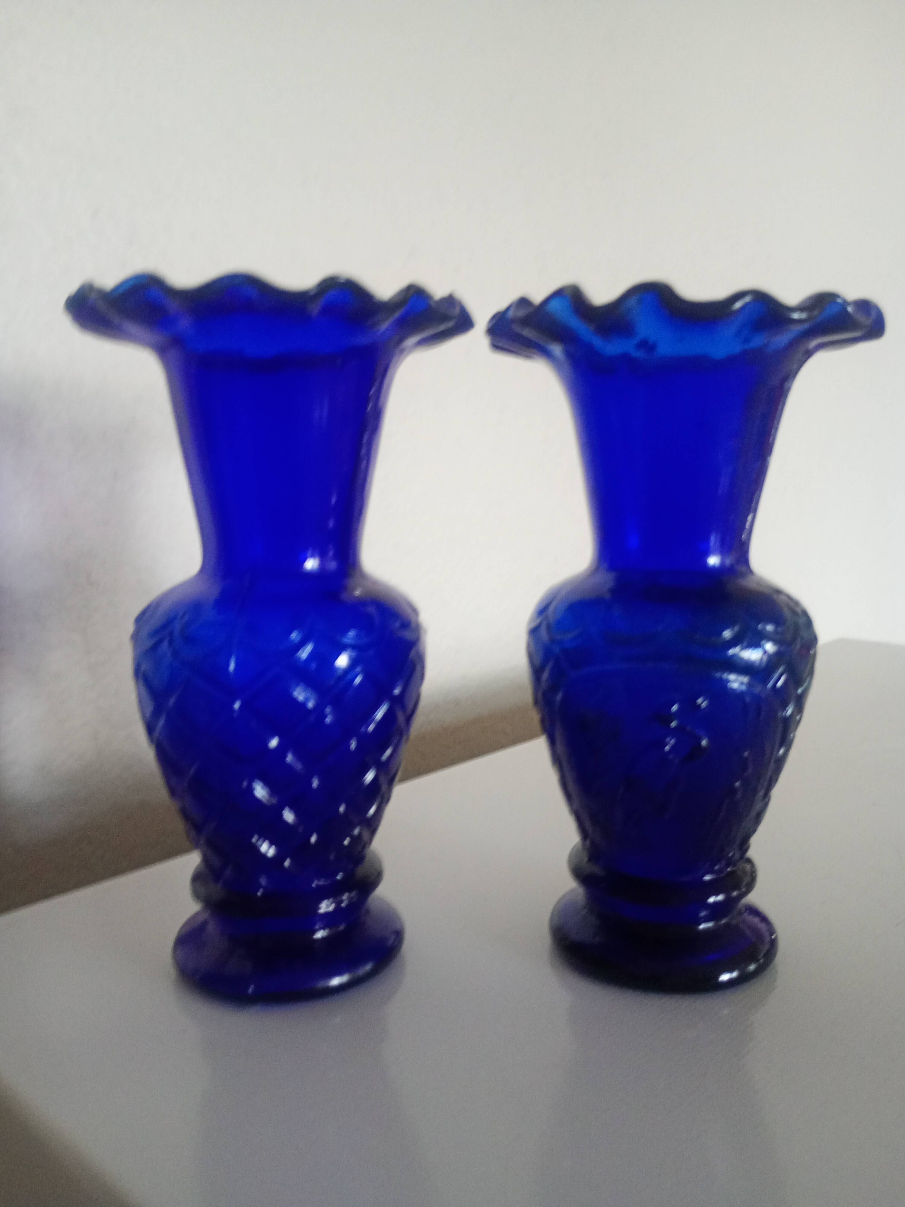 Pair of small (12cm) corolla vases - cobalt blue glass with heron - Portieux