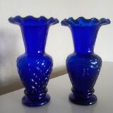 Pair of small (12cm) corolla vases - cobalt blue glass with heron - Portieux