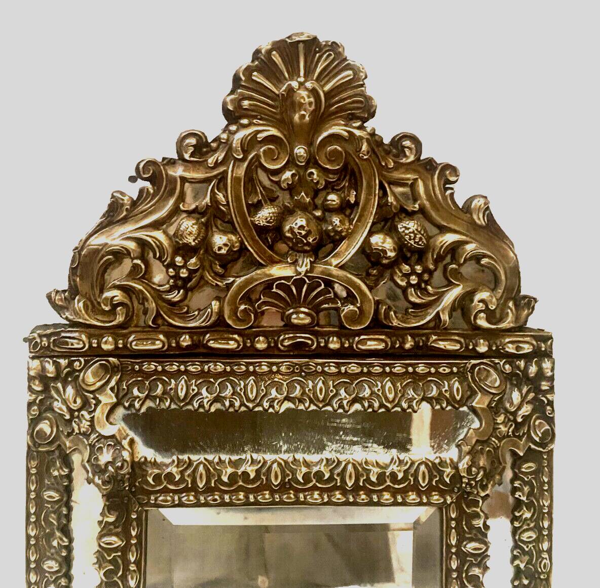Miroir a parcloses en cuivre repoussé XIX siècle
