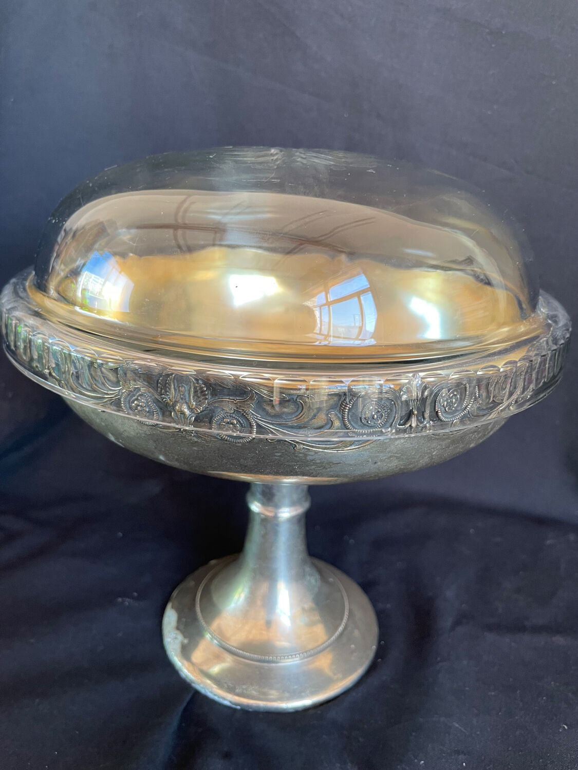 Cup/bezel in metal and glass