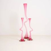 3 vases en verre rose tourbillonnant